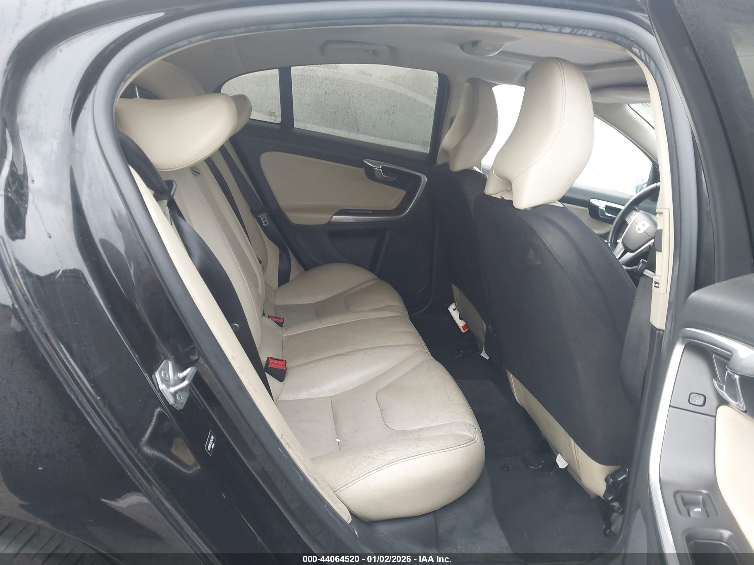 VOLVO S60 image 8
