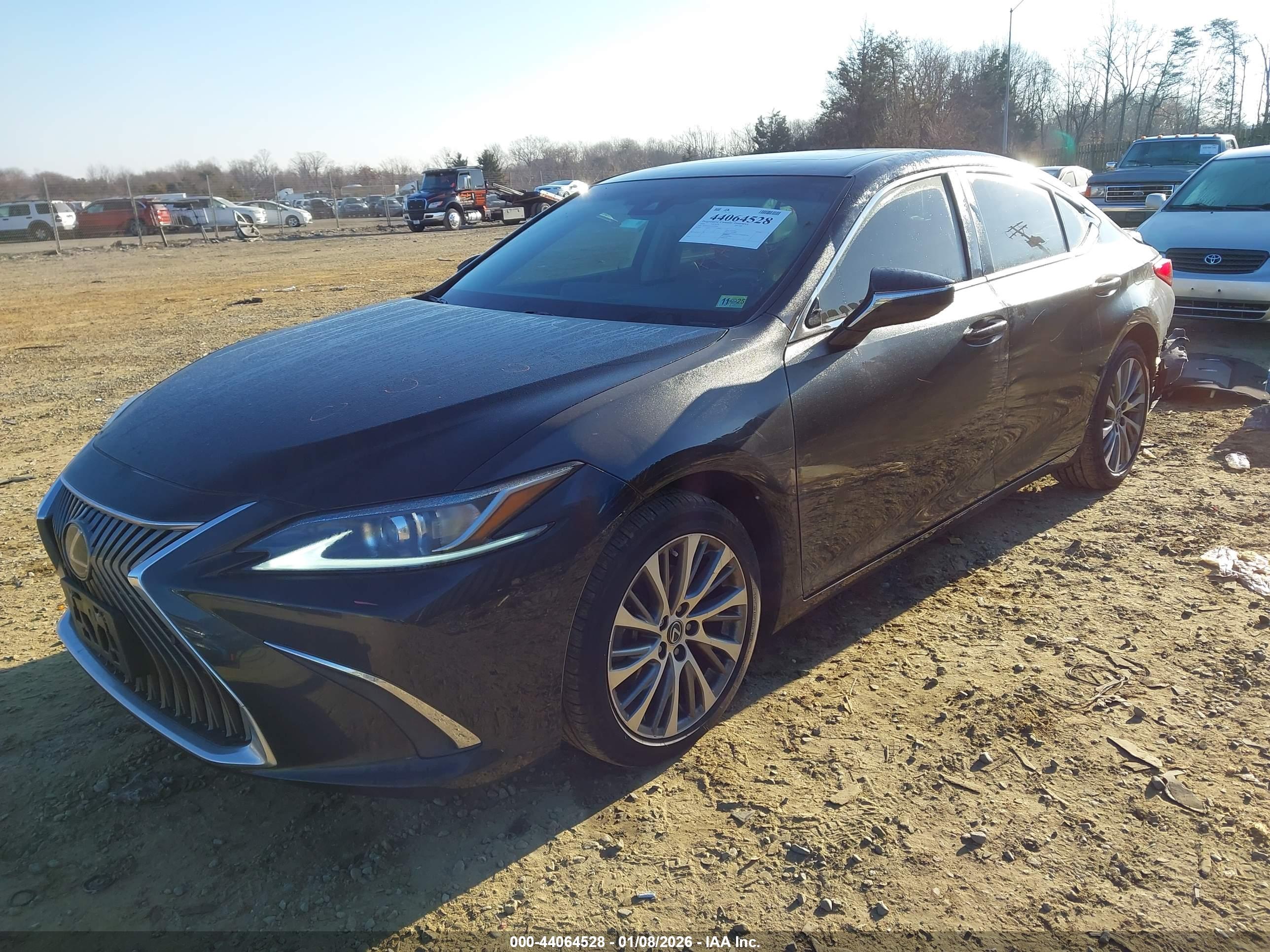 LEXUS ES image 2