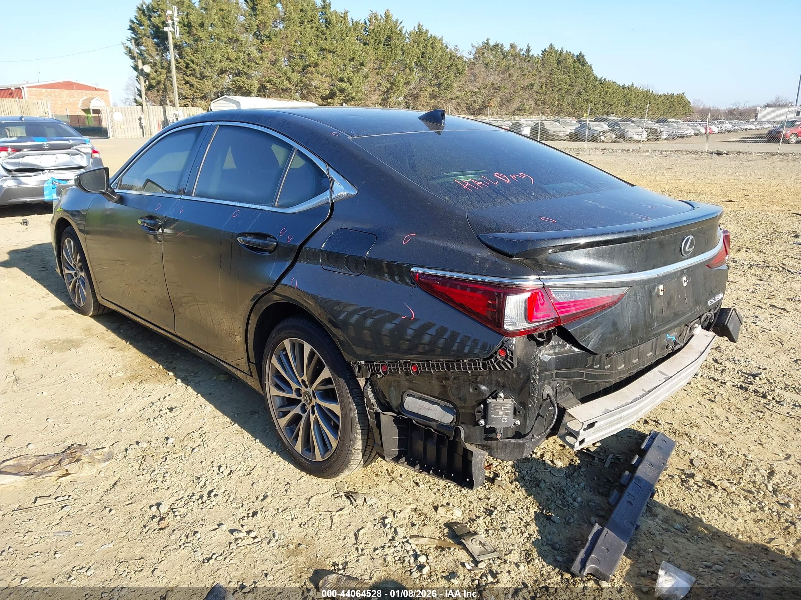 LEXUS ES image 3