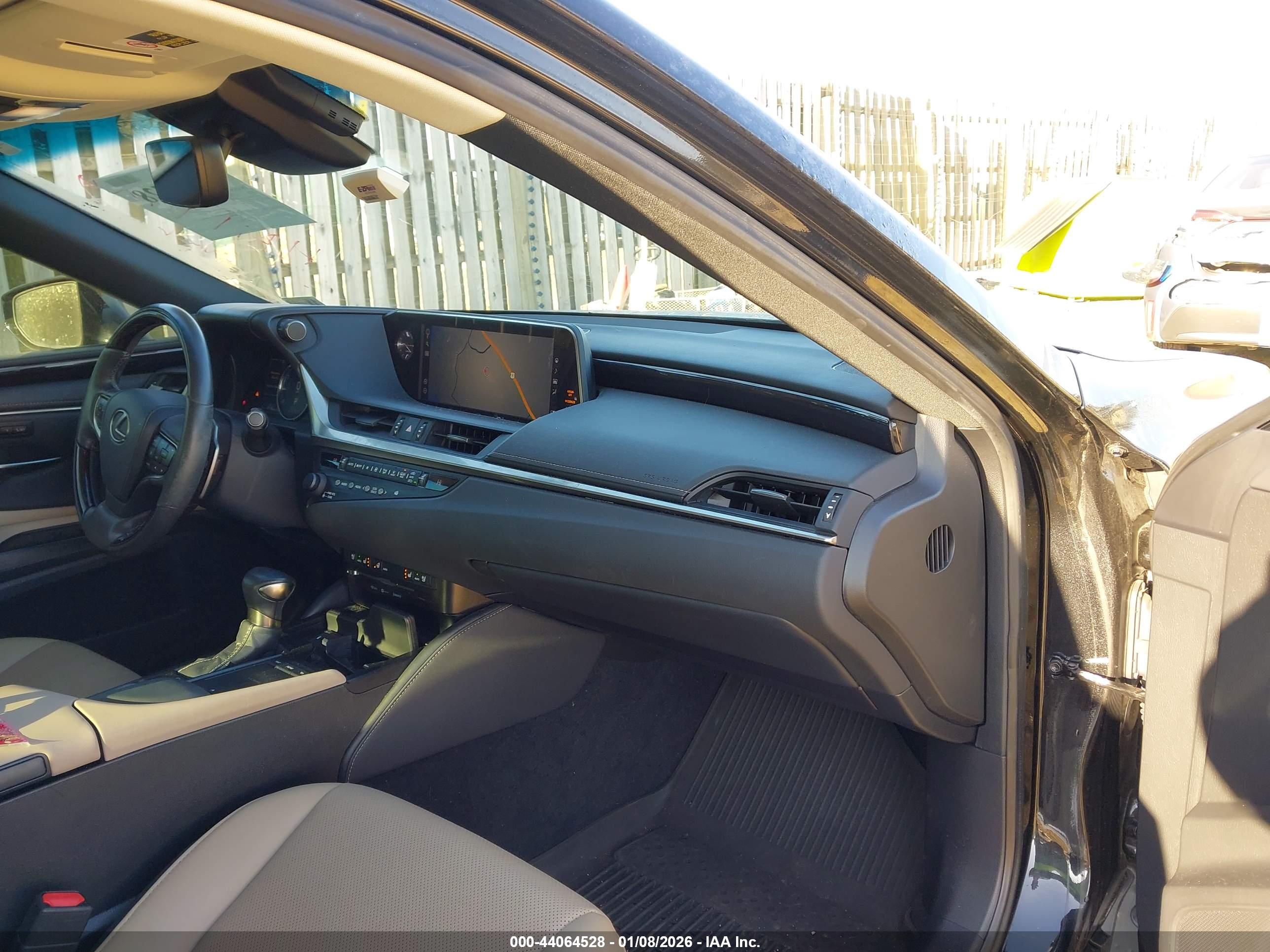 LEXUS ES image 5