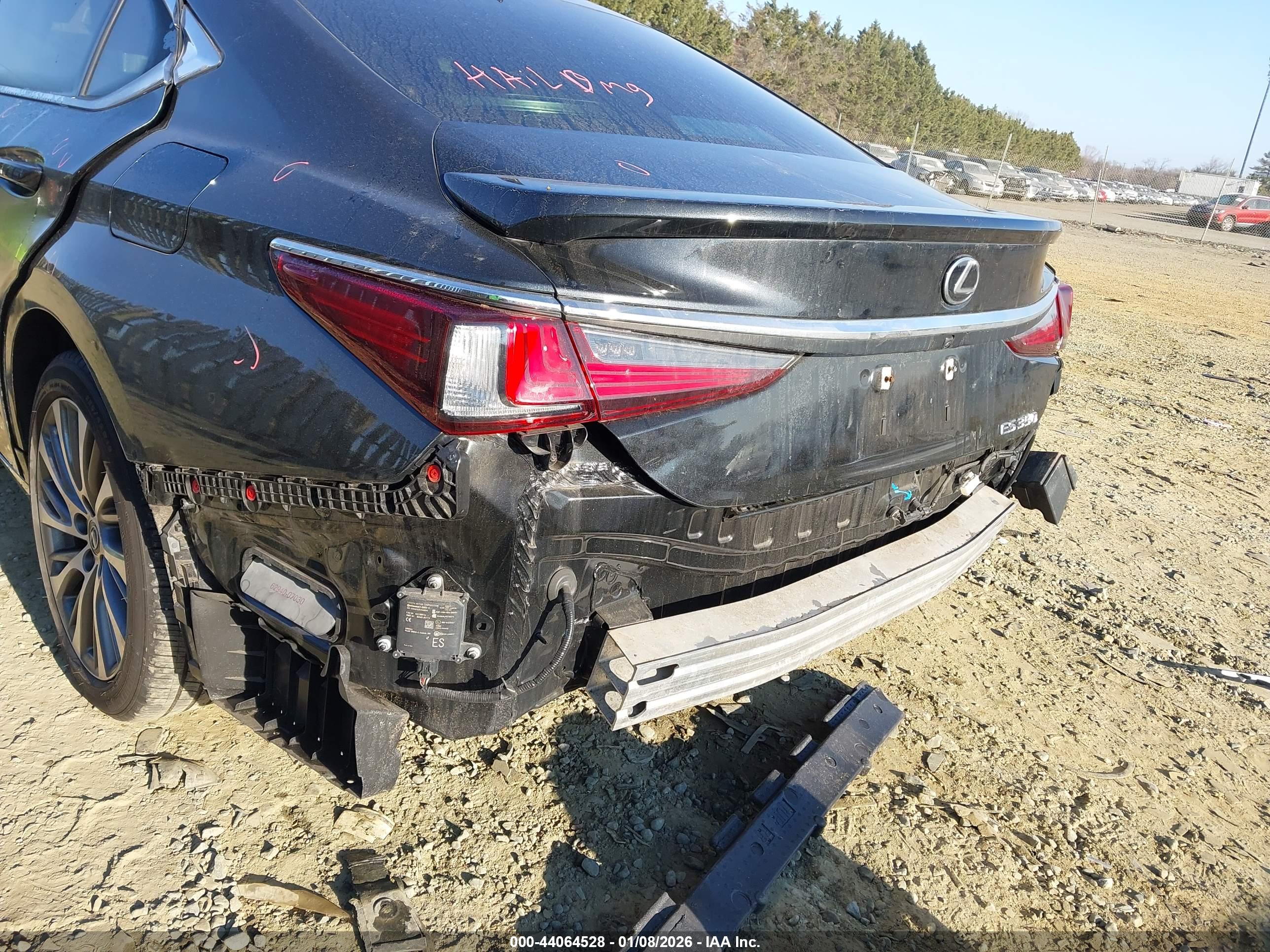 LEXUS ES image 6