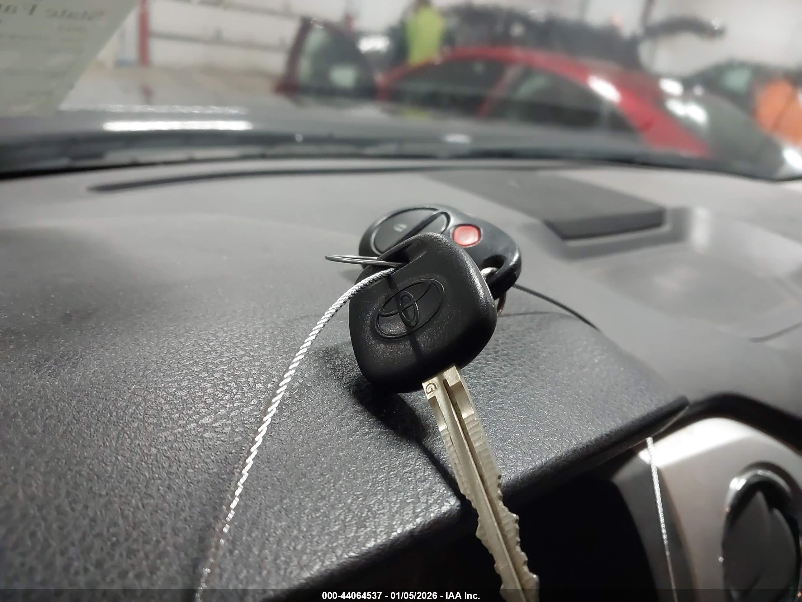 TOYOTA TUNDRA image 11