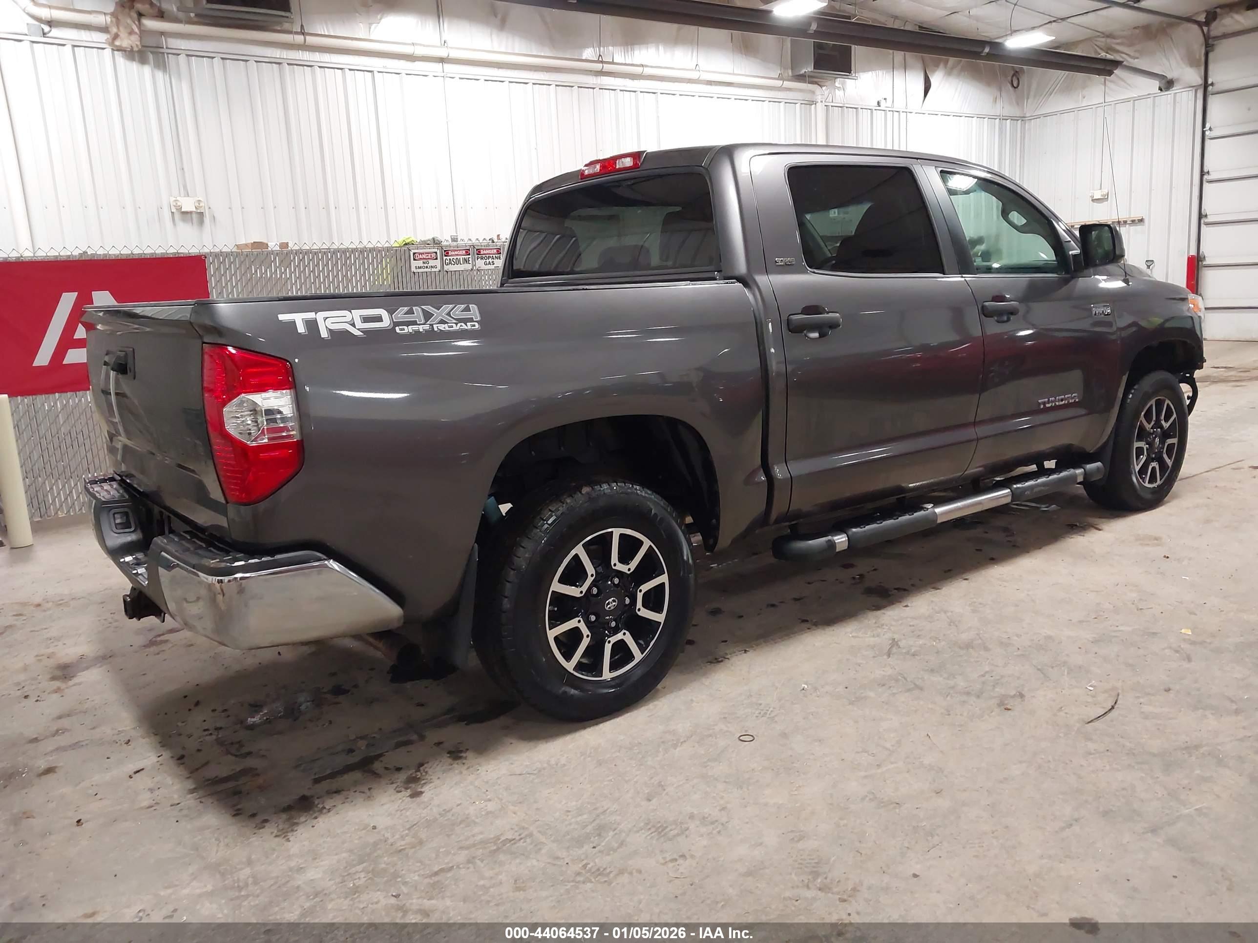 TOYOTA TUNDRA image 4