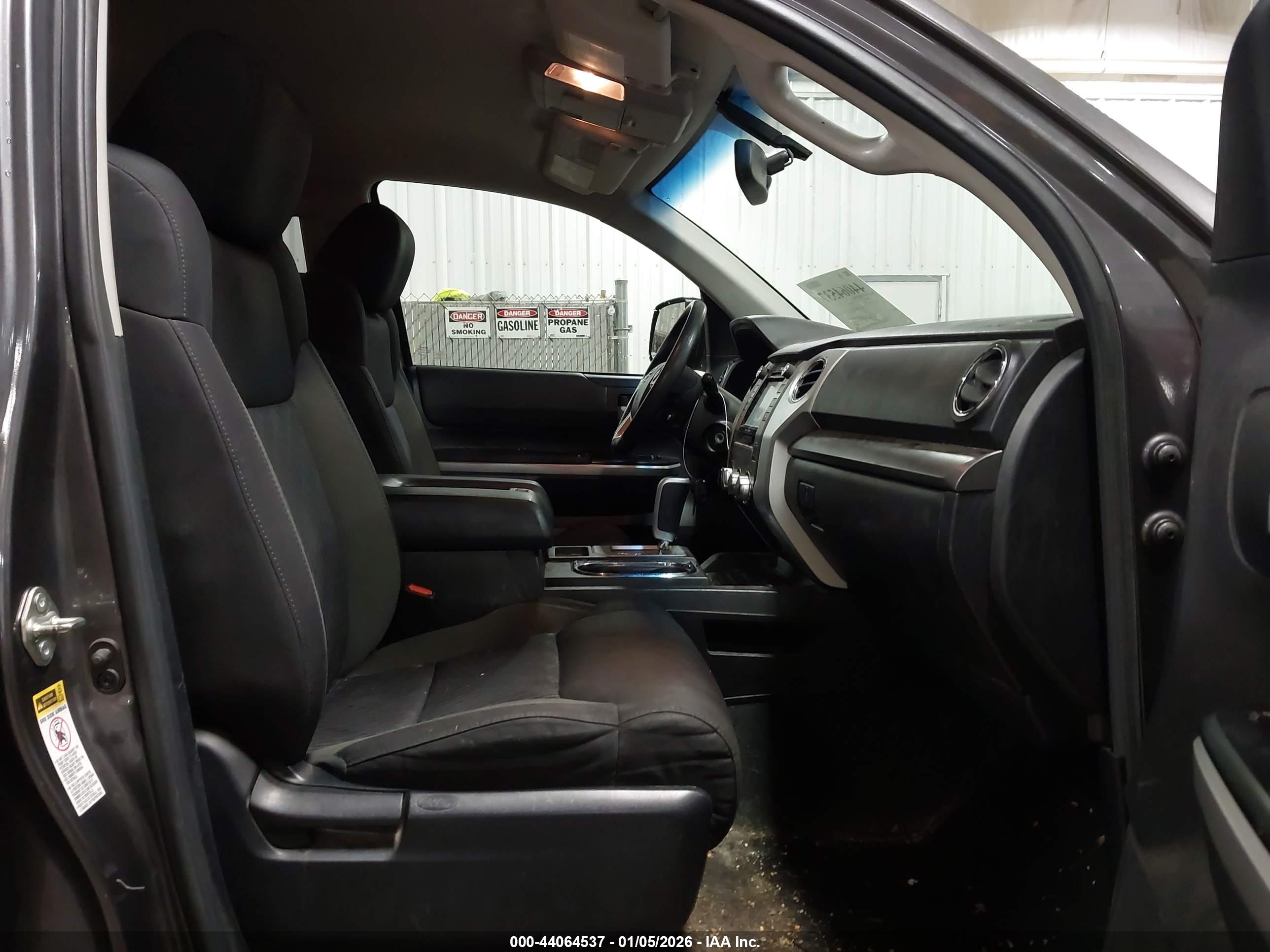 TOYOTA TUNDRA image 5