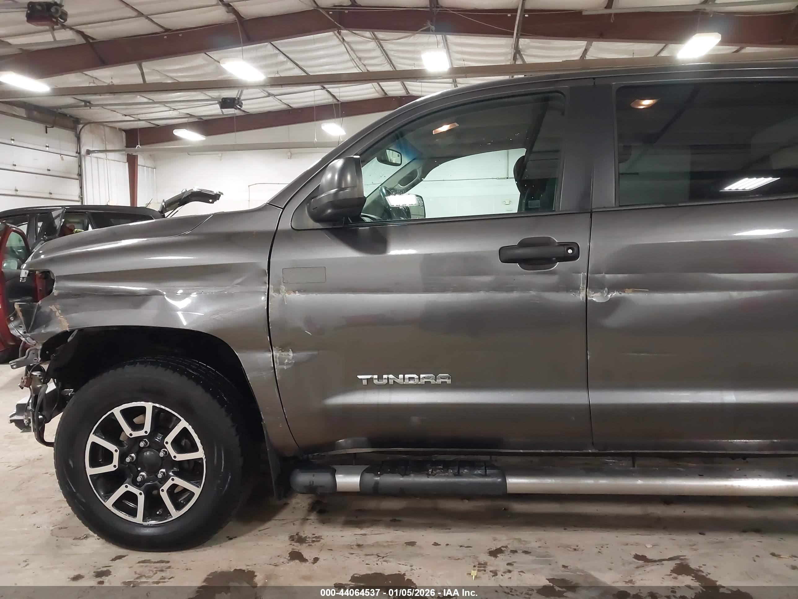 TOYOTA TUNDRA image 6