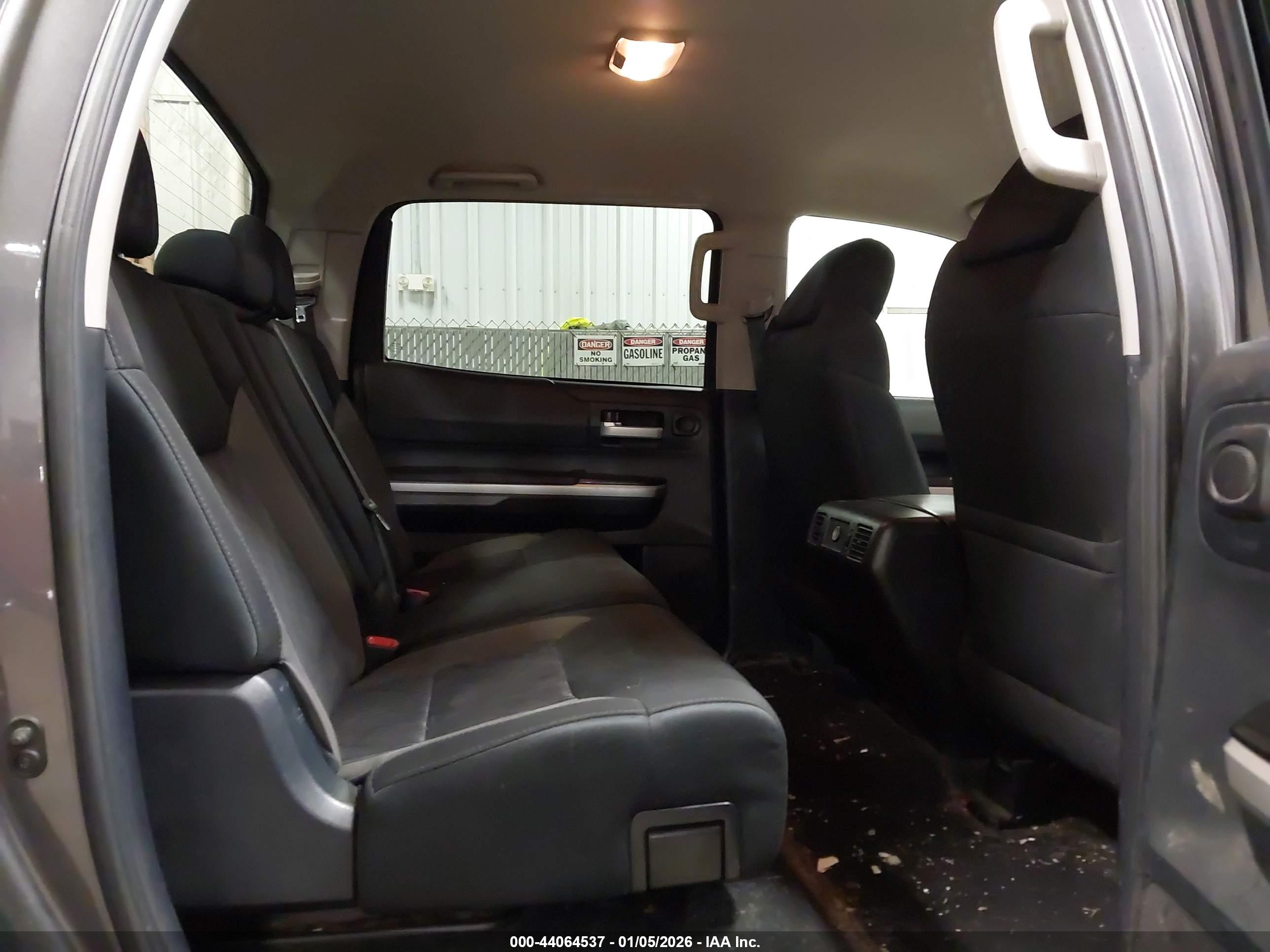 TOYOTA TUNDRA image 8