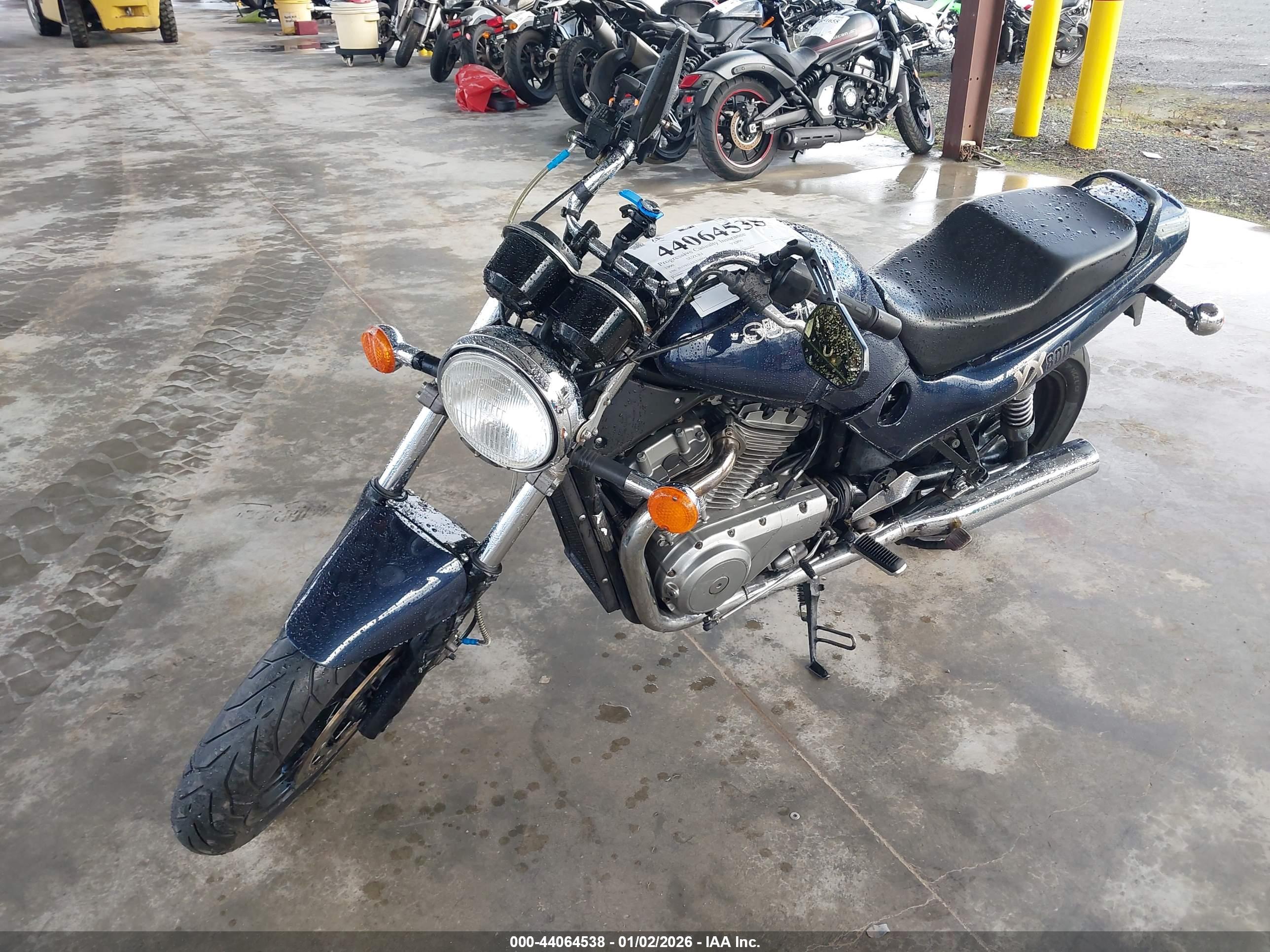 SUZUKI VX800 image 2