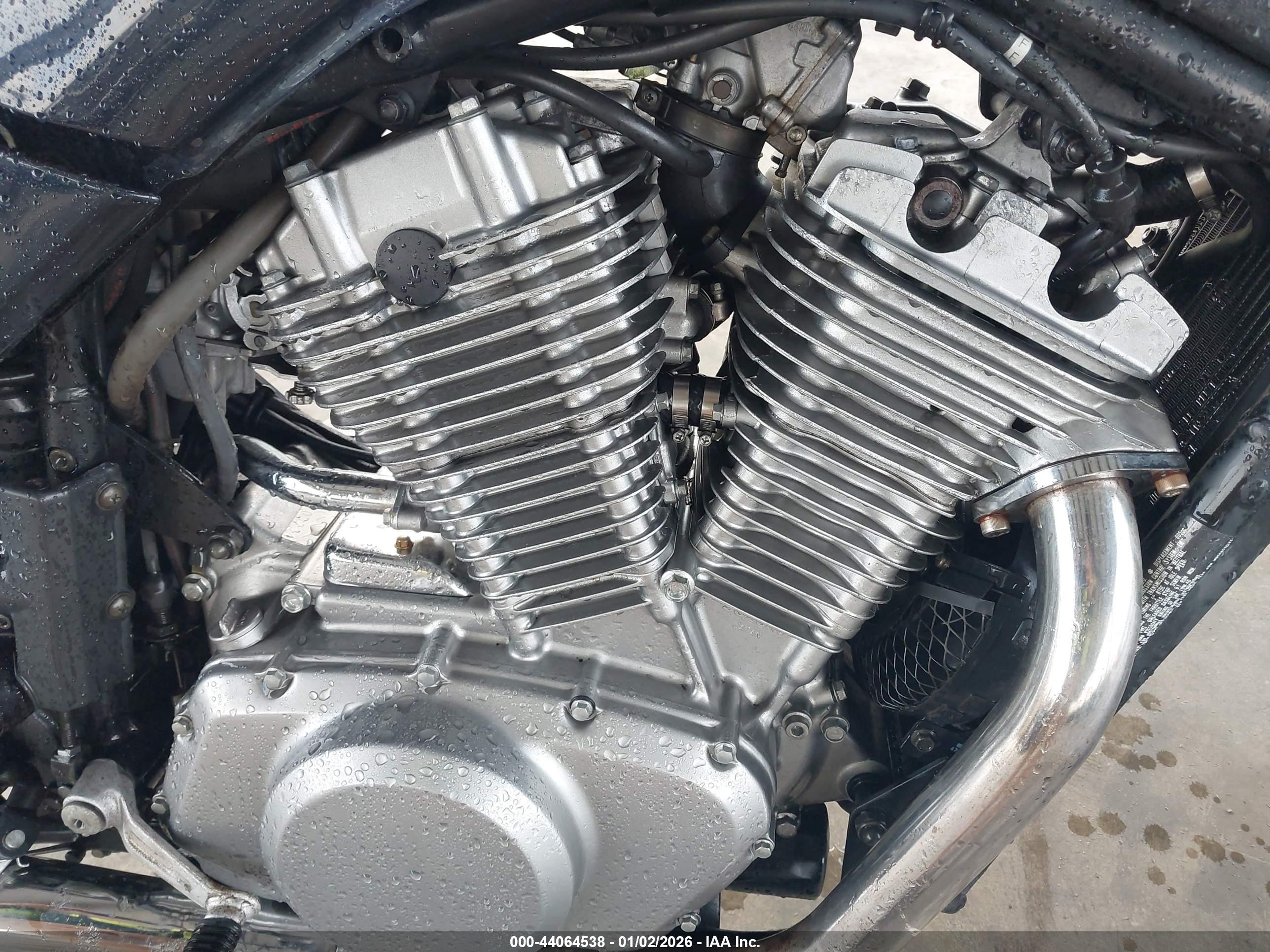 SUZUKI VX800 image 8