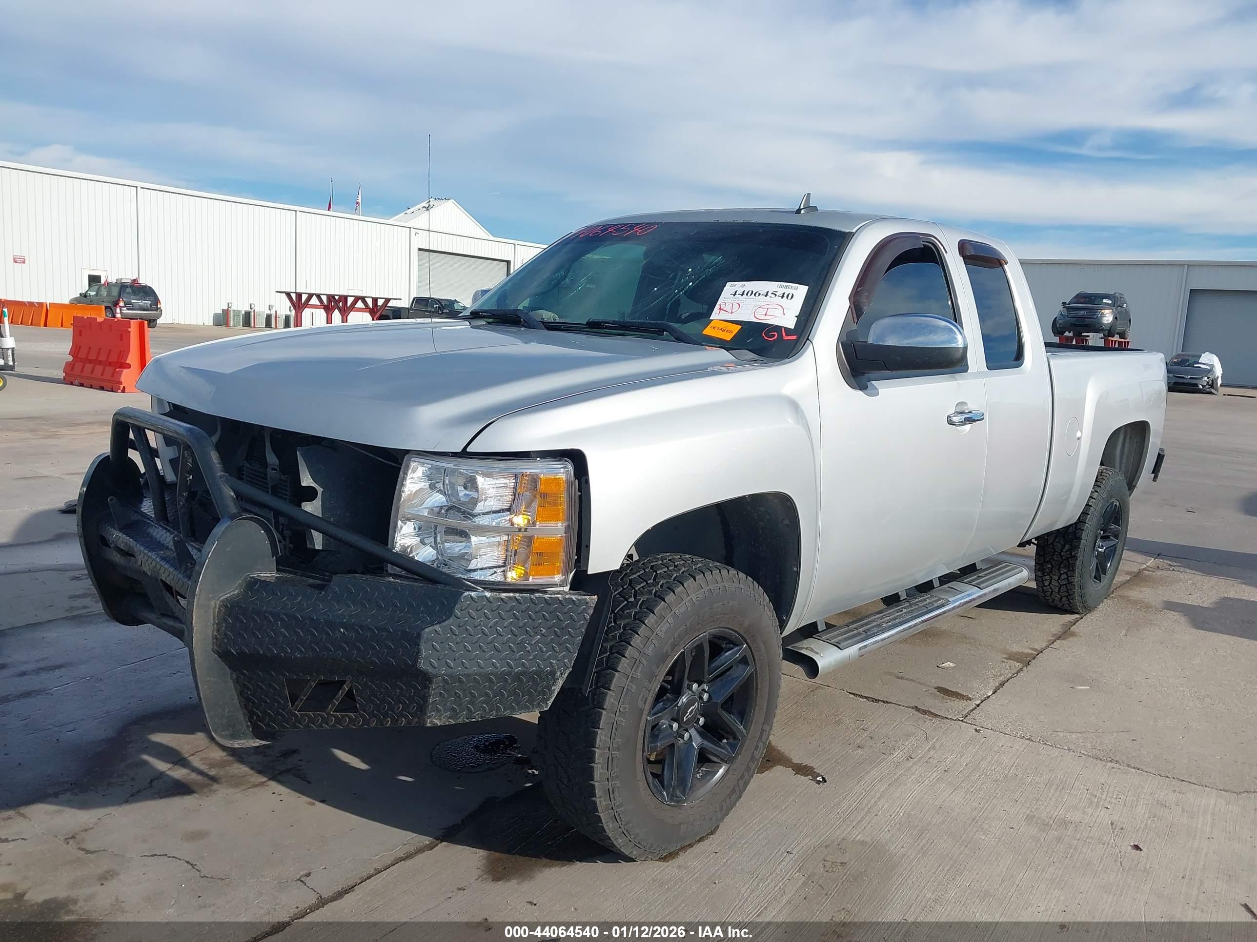 CHEVROLET SILVERADO image 2