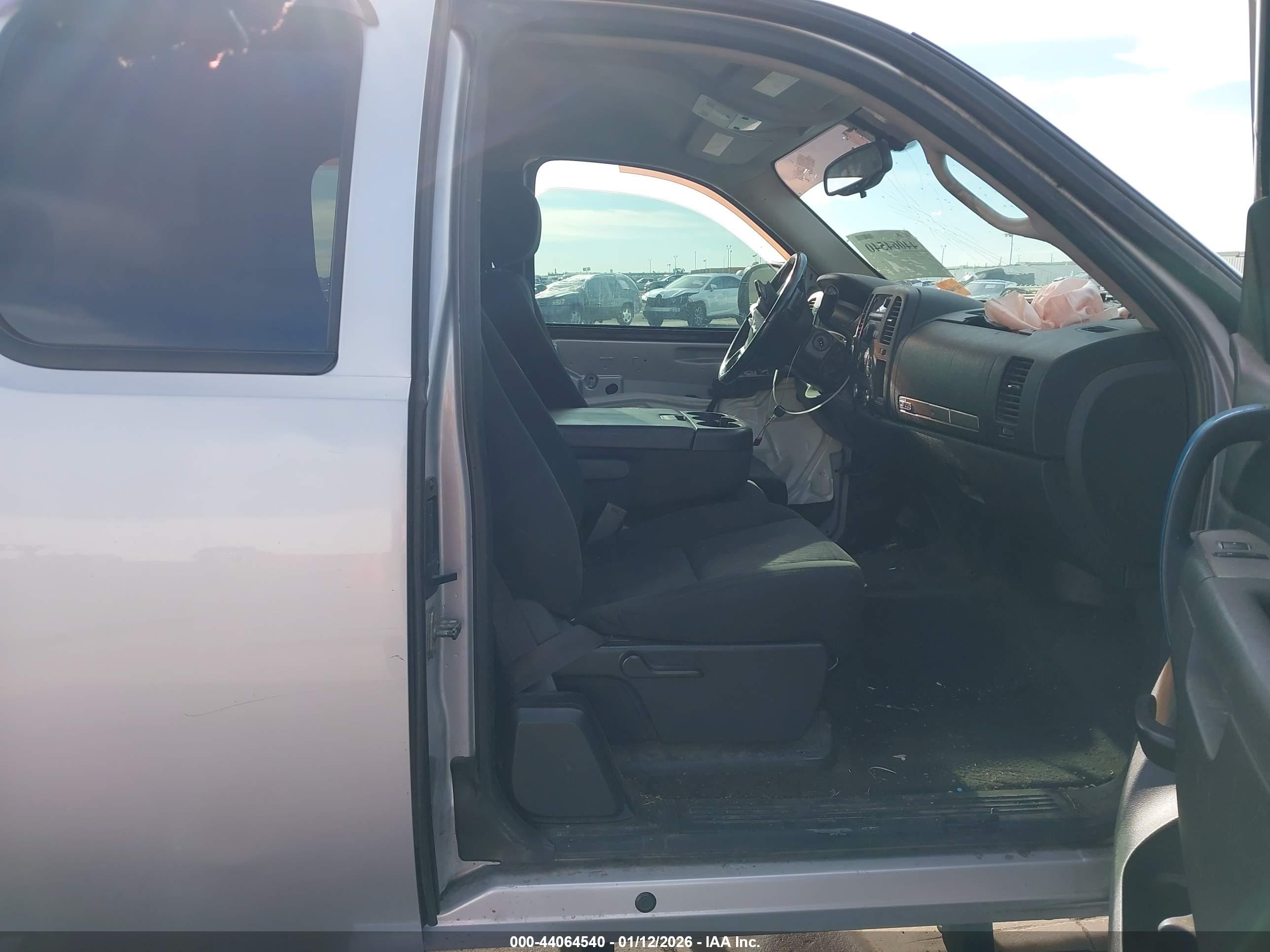 CHEVROLET SILVERADO image 5