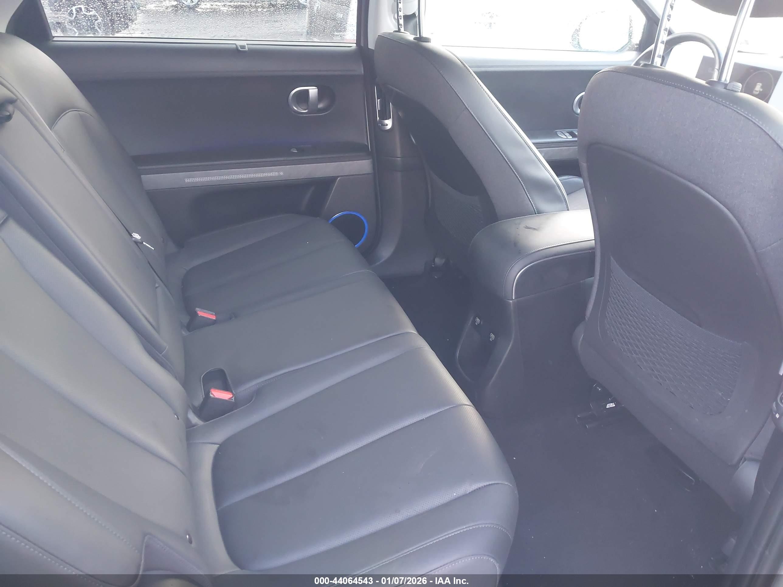 HYUNDAI IONIQ image 8