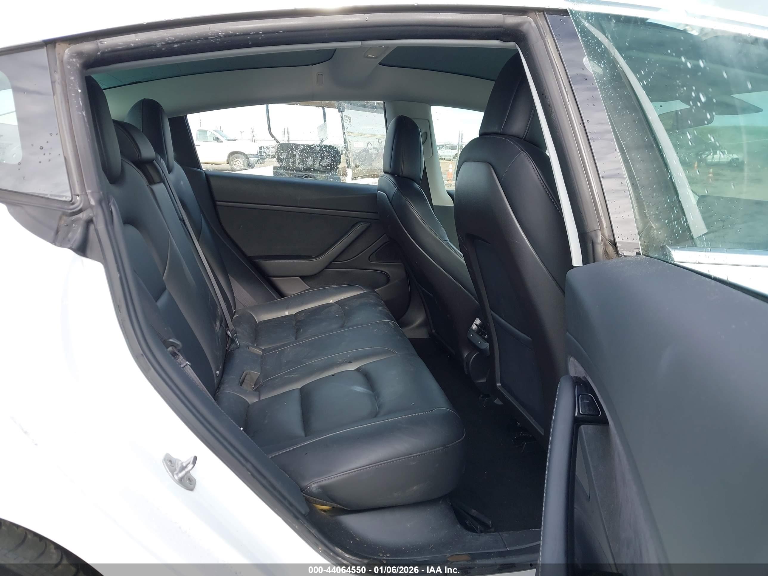 TESLA MODEL image 8