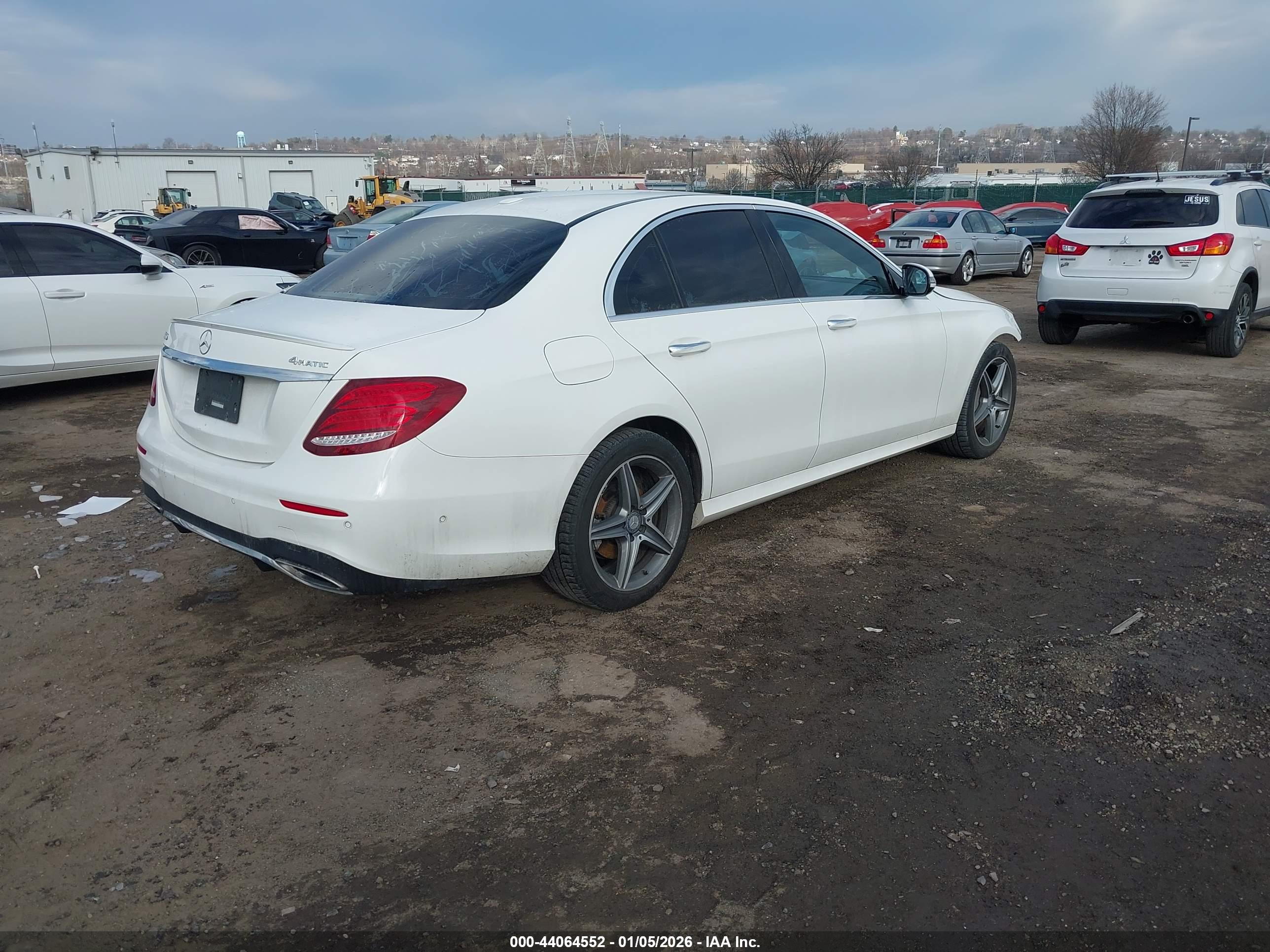 MERCEDES-BENZ E image 4