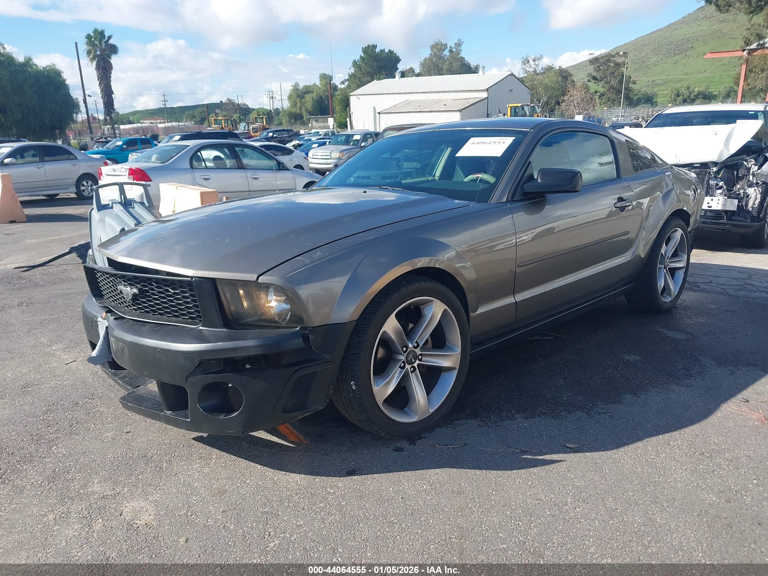 FORD MUSTANG image 2