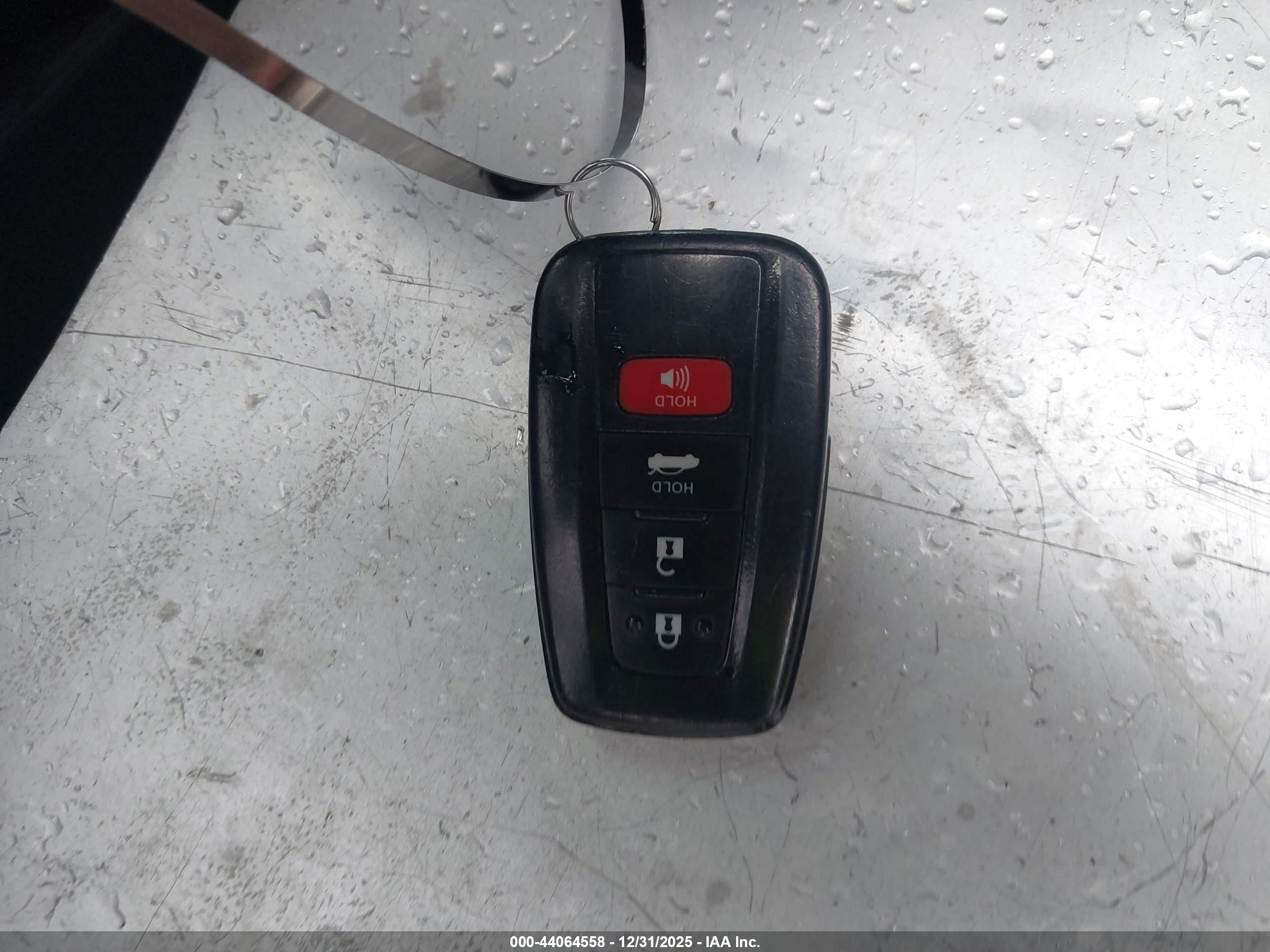 TOYOTA CAMRY image 11