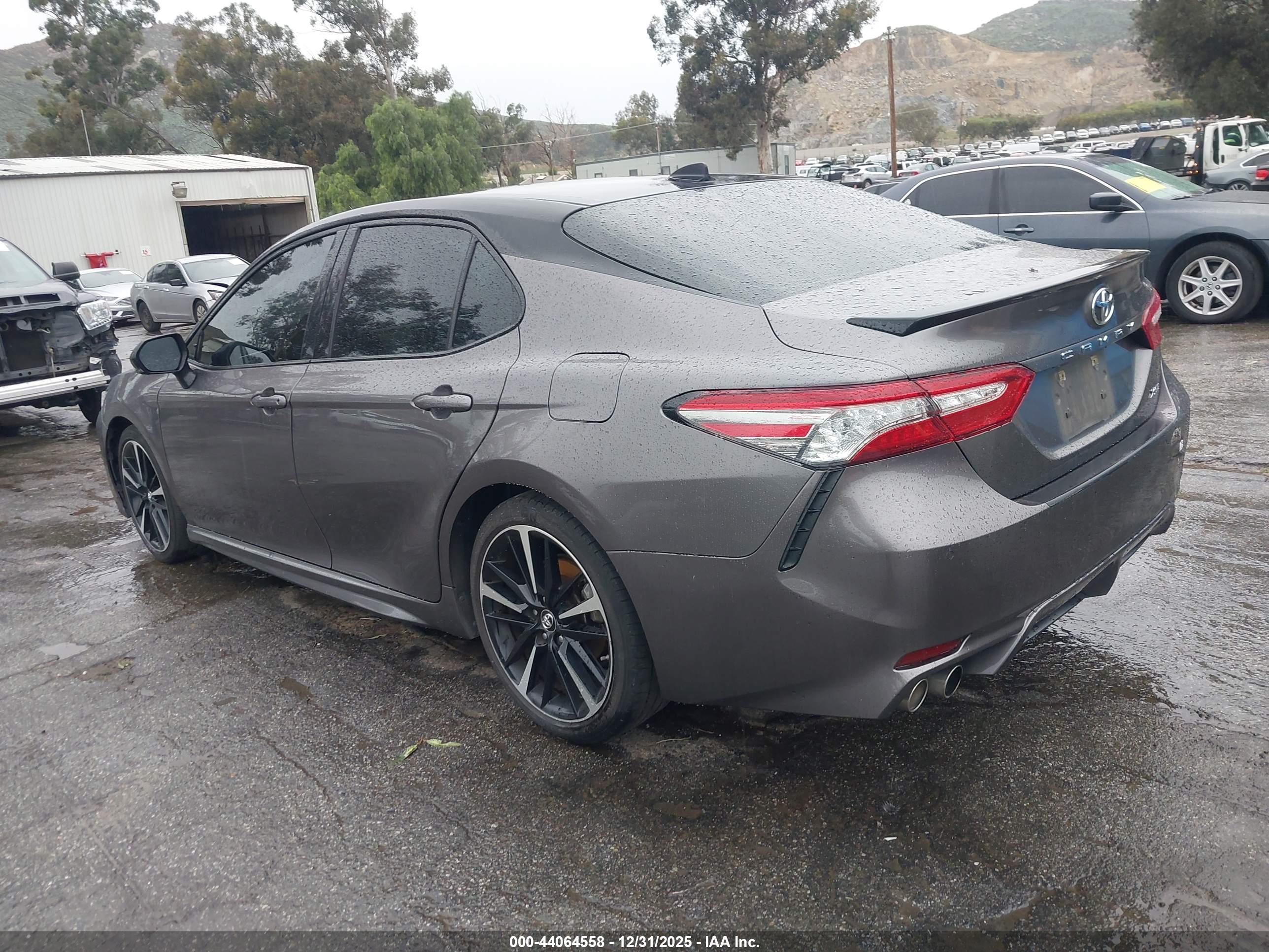 TOYOTA CAMRY image 3