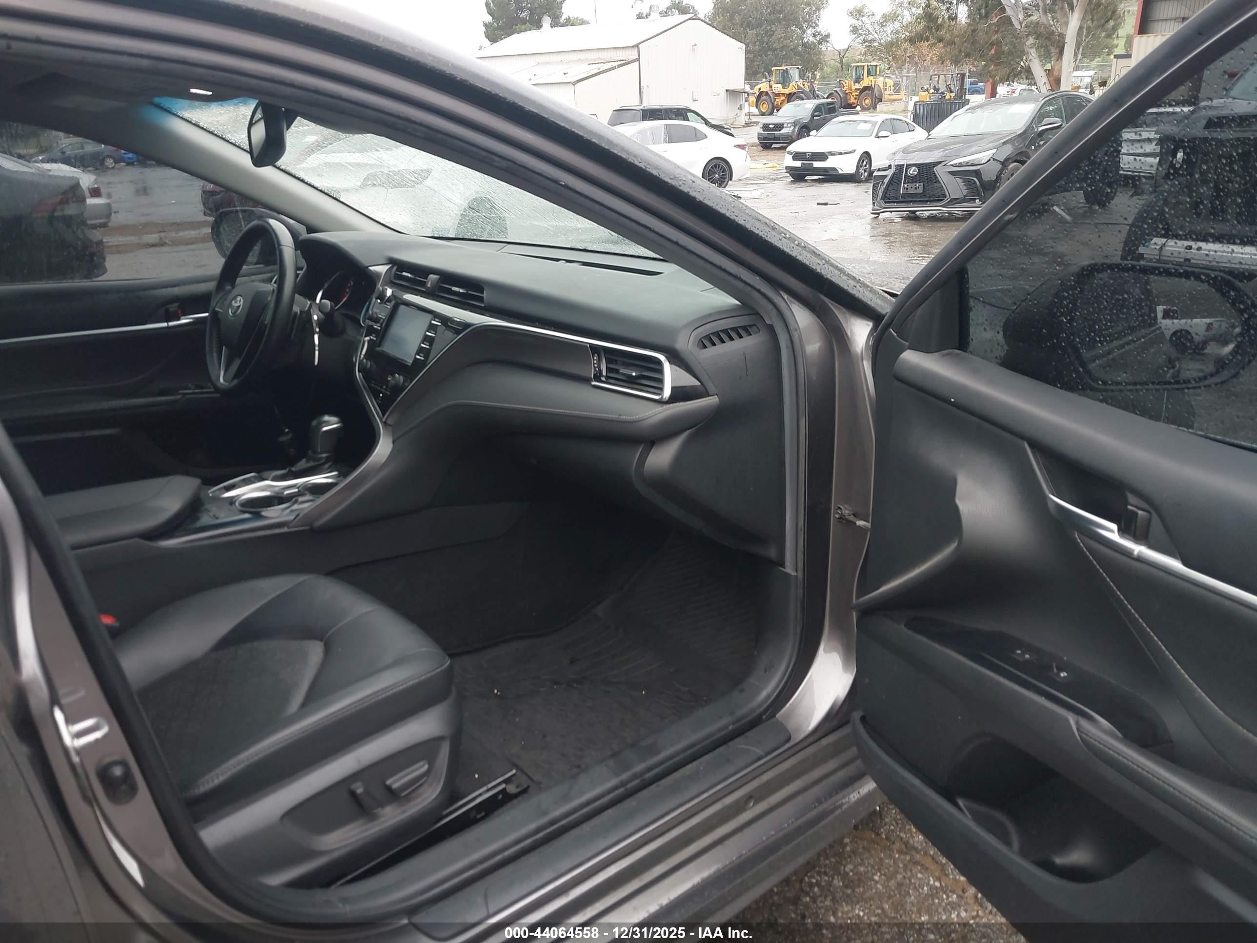 TOYOTA CAMRY image 5