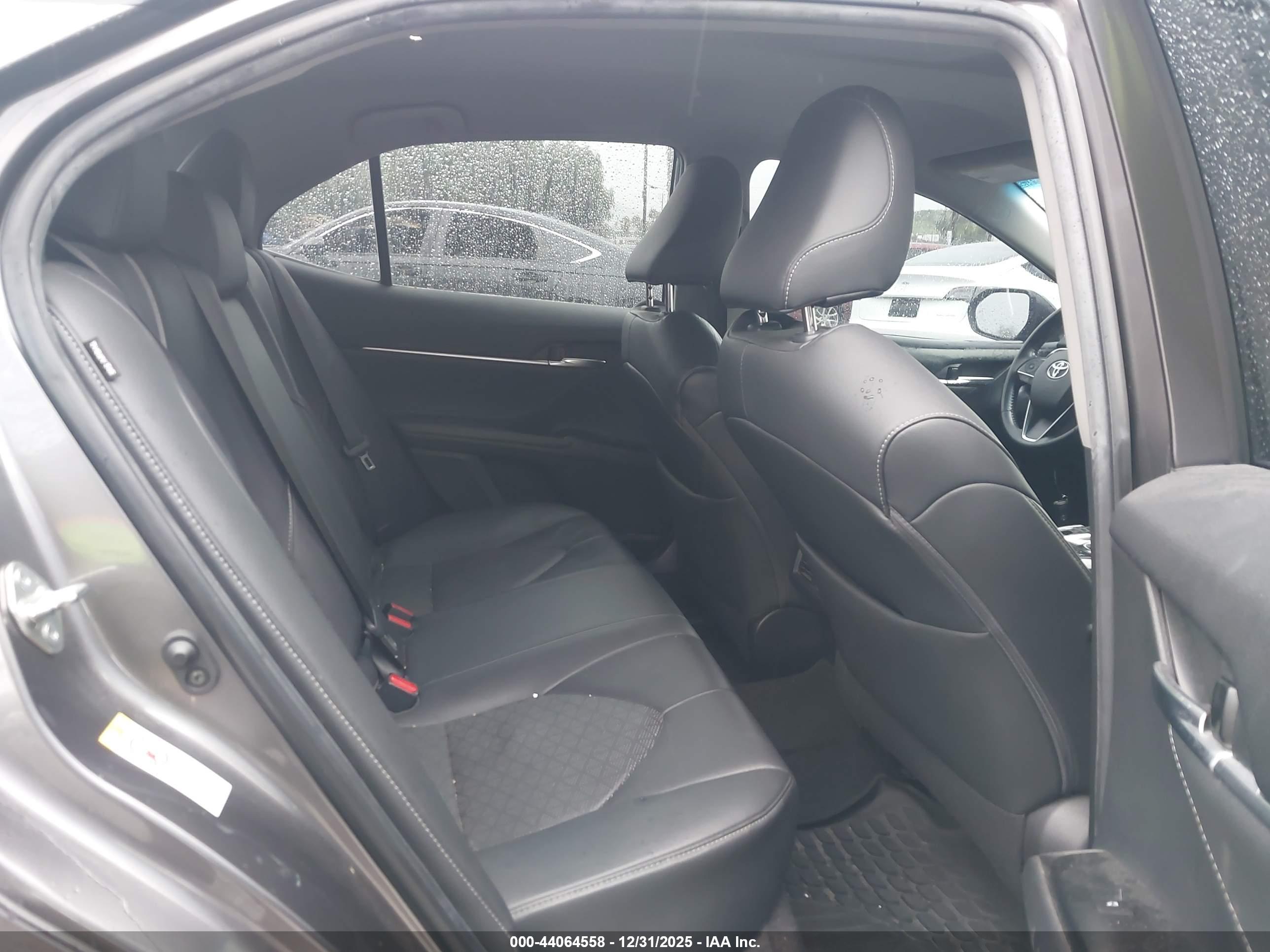 TOYOTA CAMRY image 8