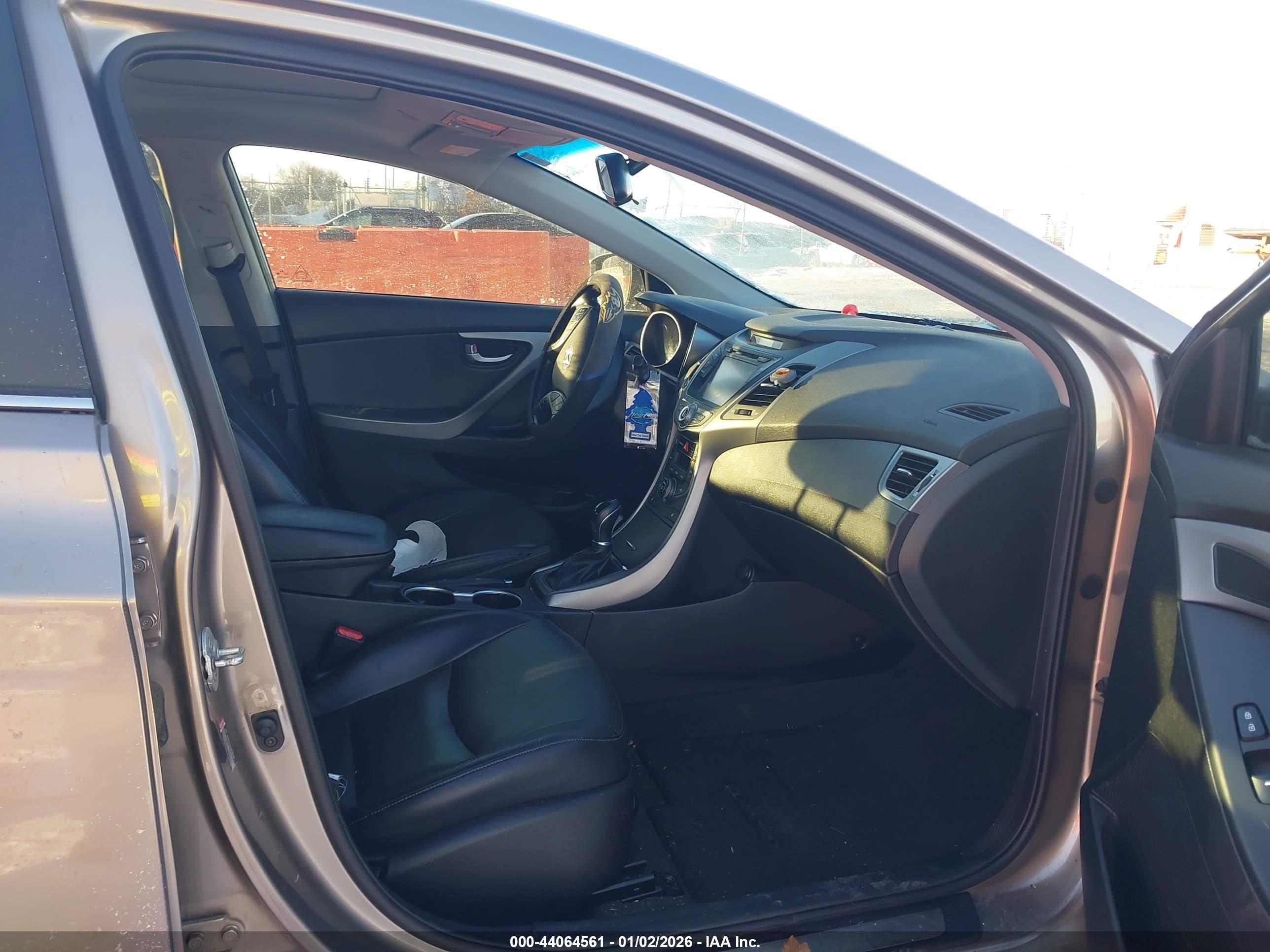 HYUNDAI ELANTRA image 5