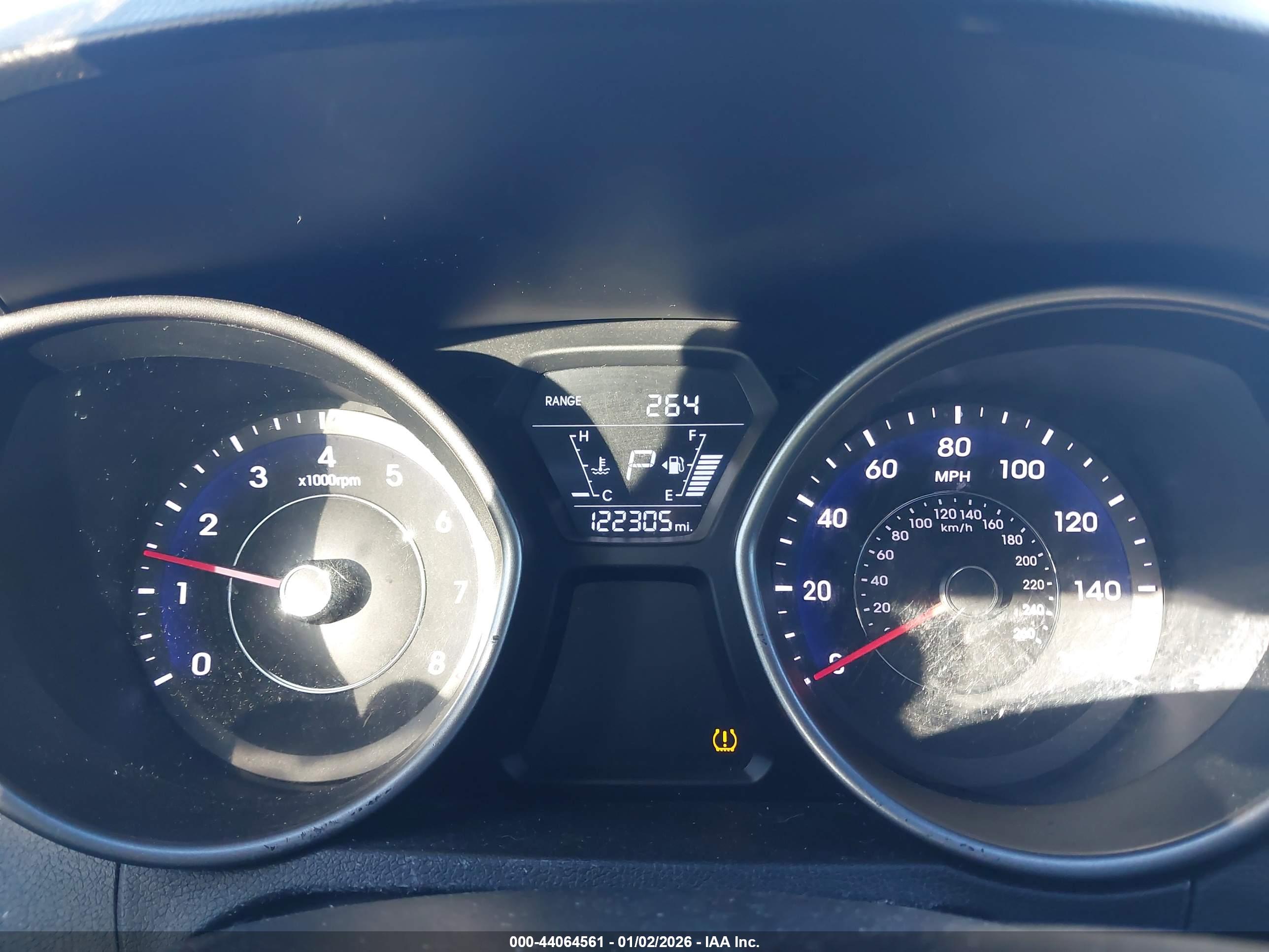 HYUNDAI ELANTRA image 7