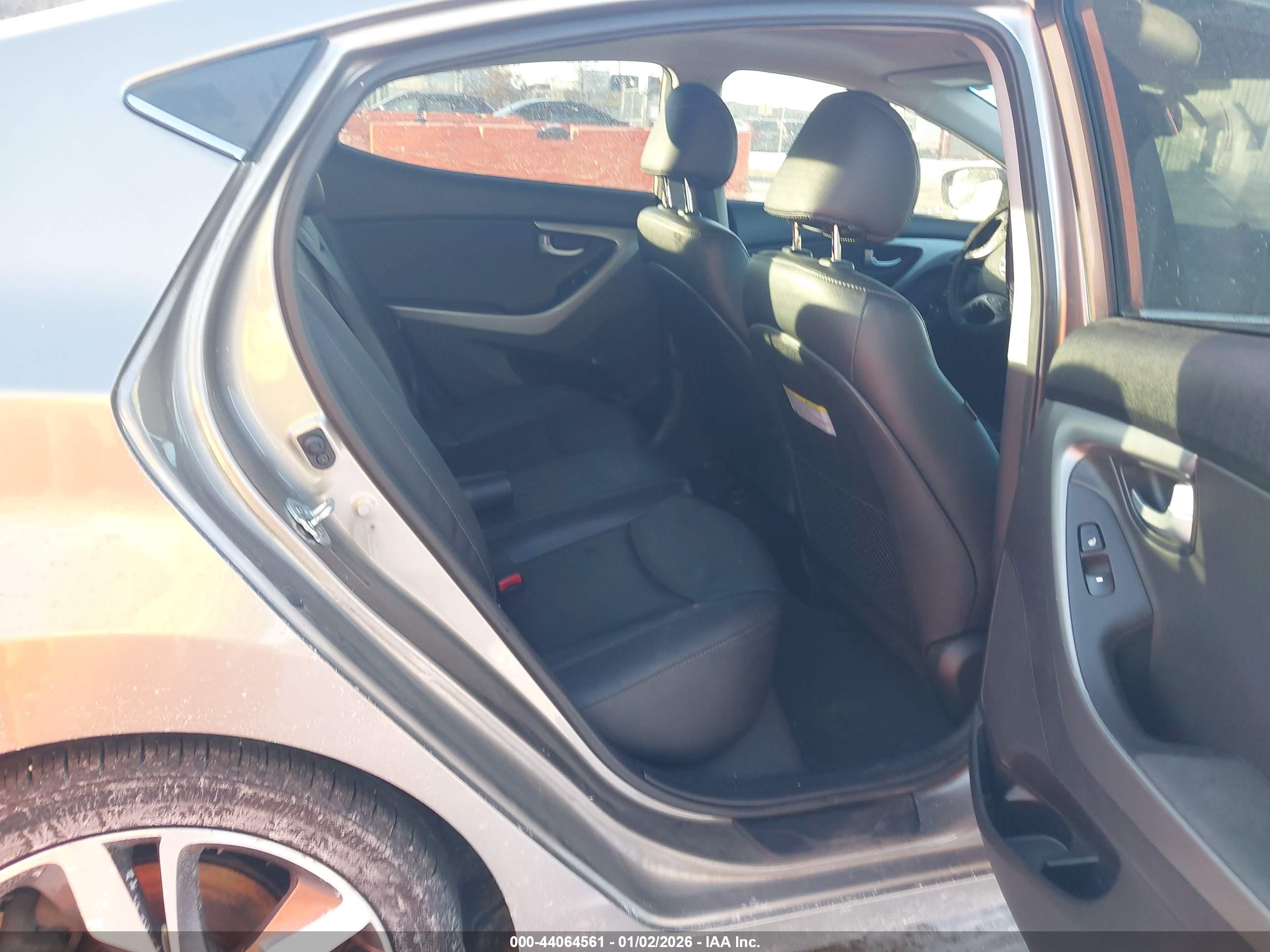 HYUNDAI ELANTRA image 8
