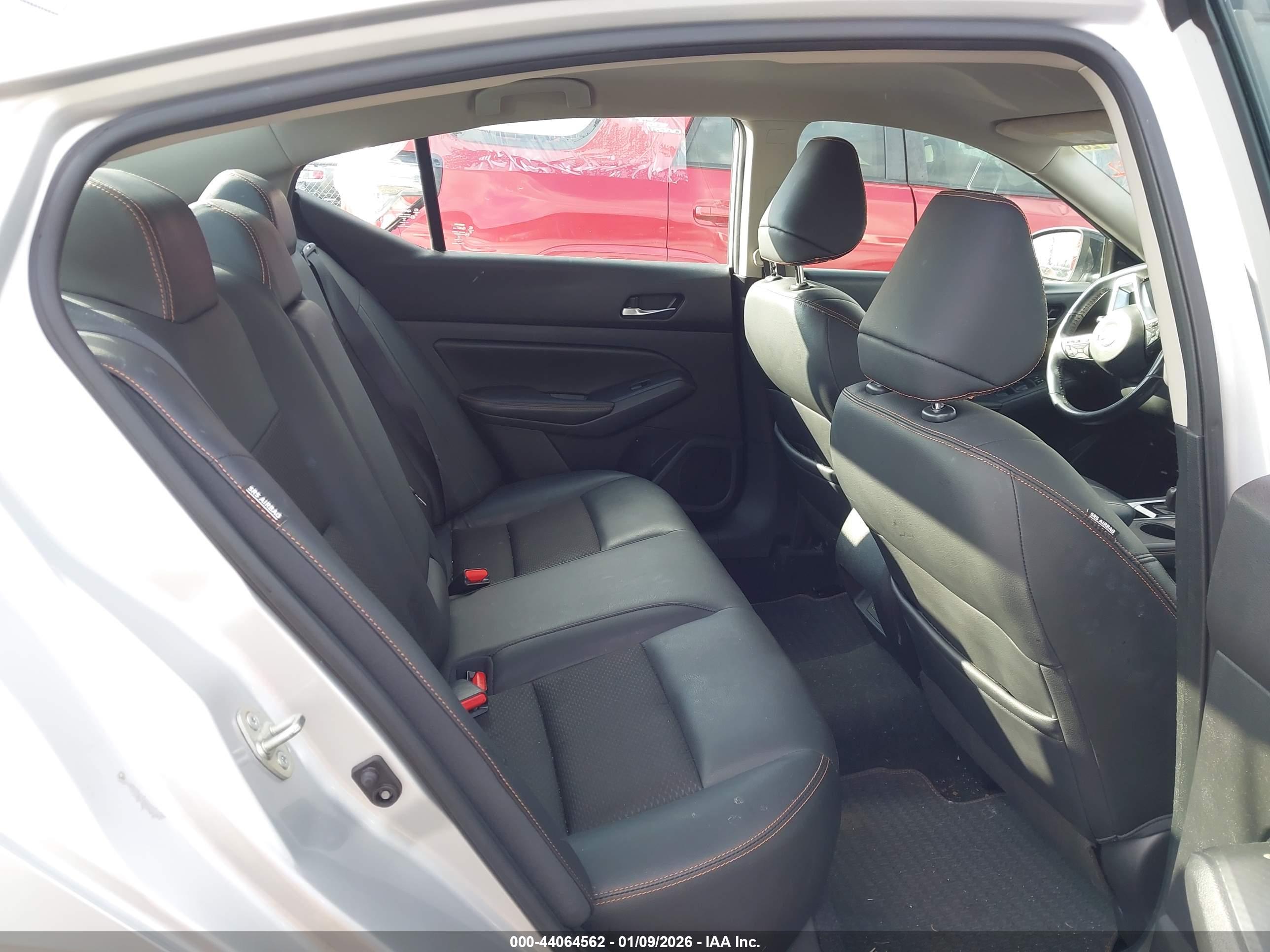 NISSAN ALTIMA image 8