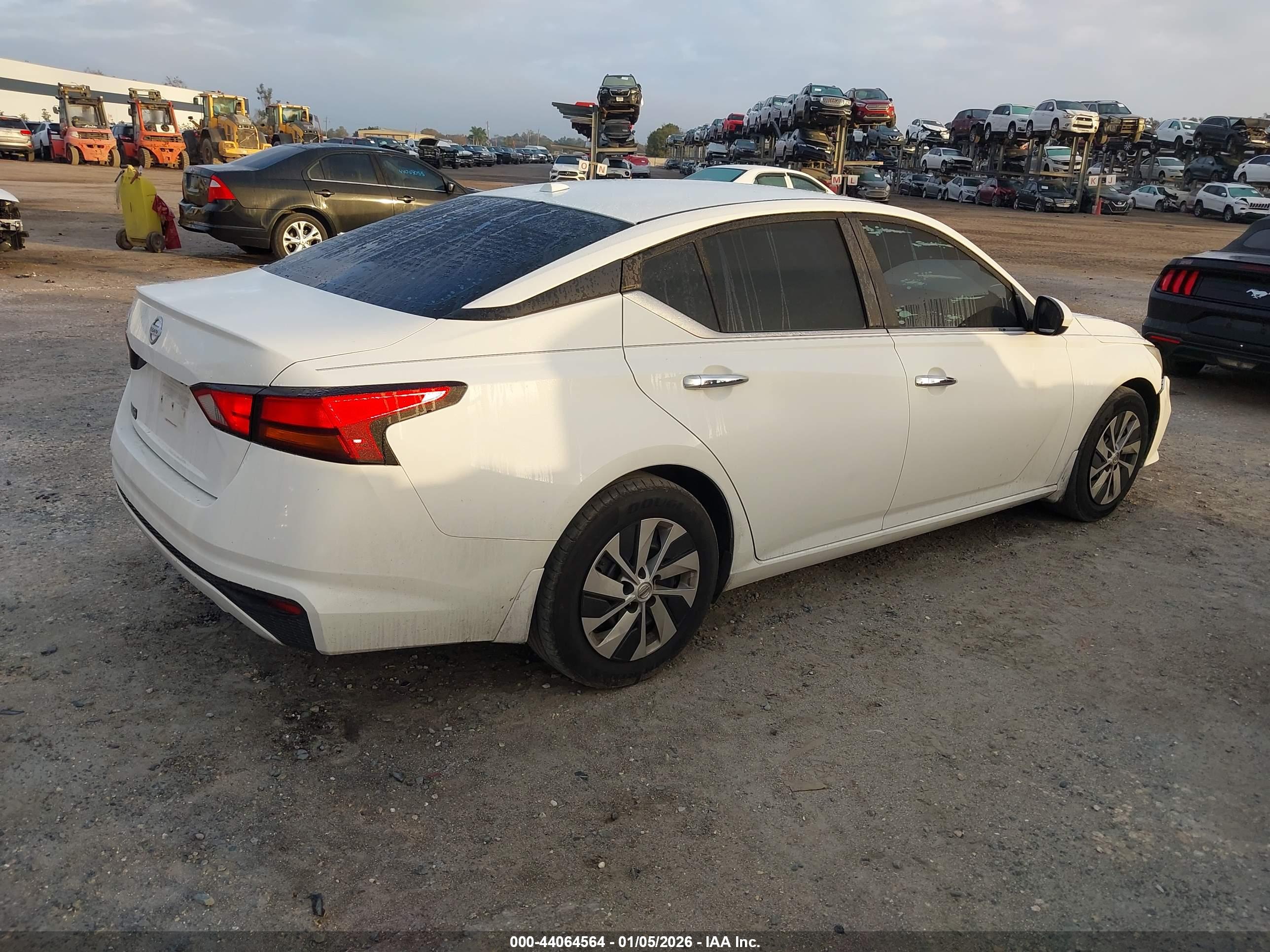 NISSAN ALTIMA image 4