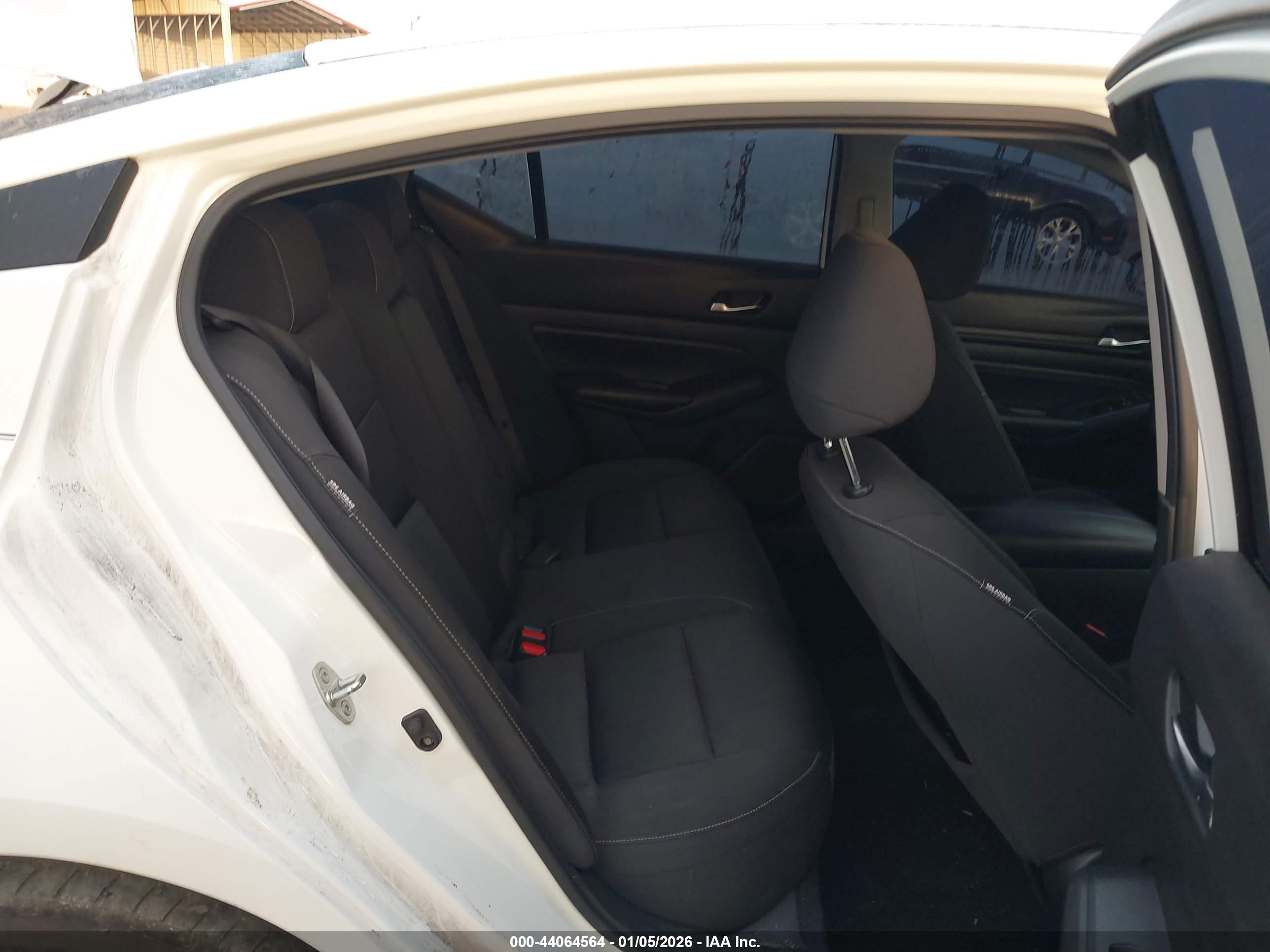 NISSAN ALTIMA image 8