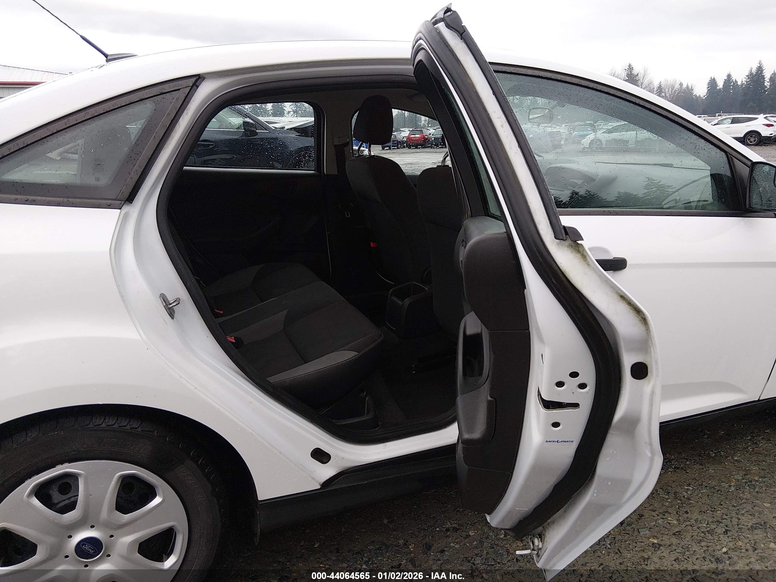 FORD FOCUS image 8