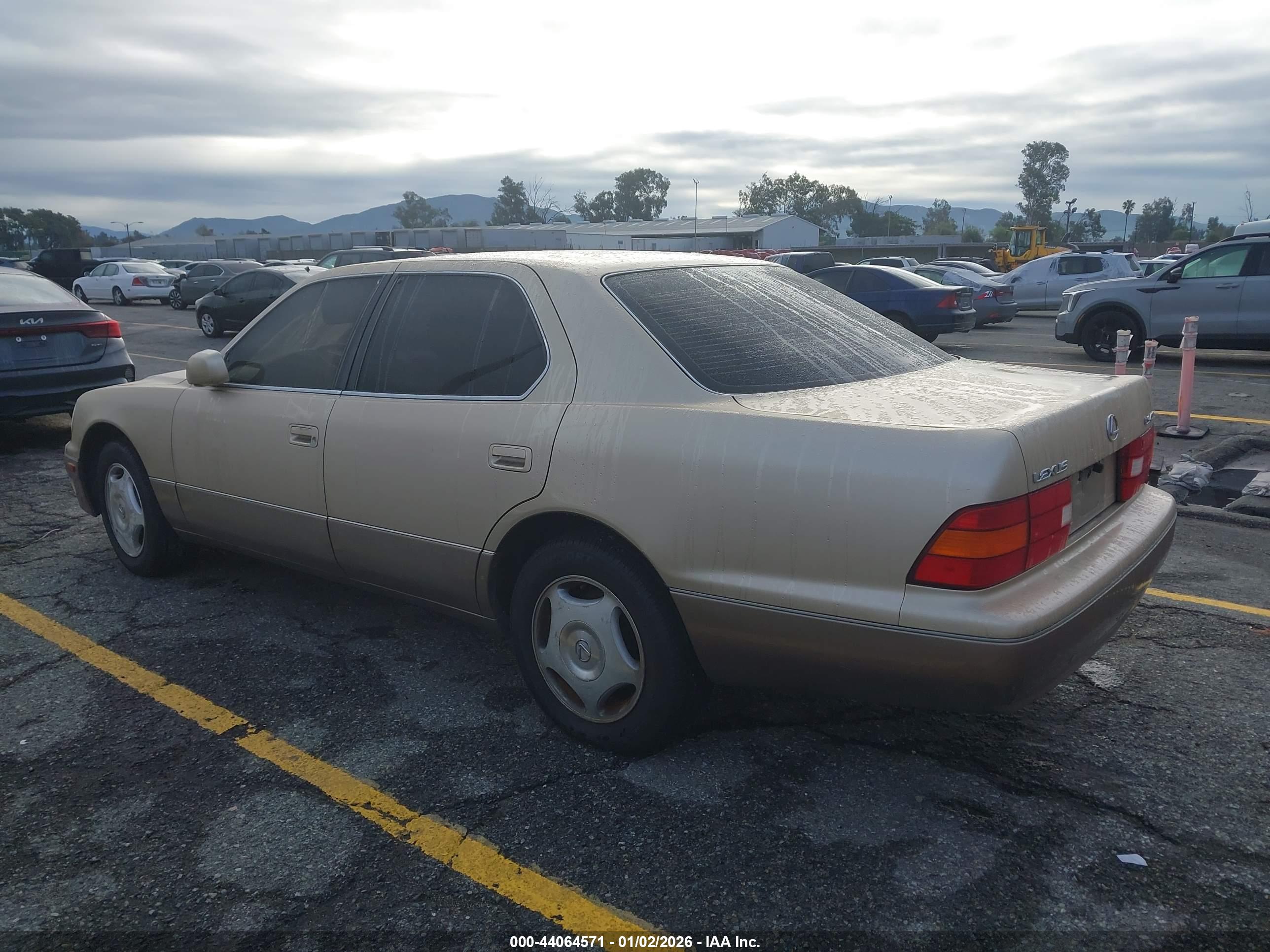 LEXUS LS image 3