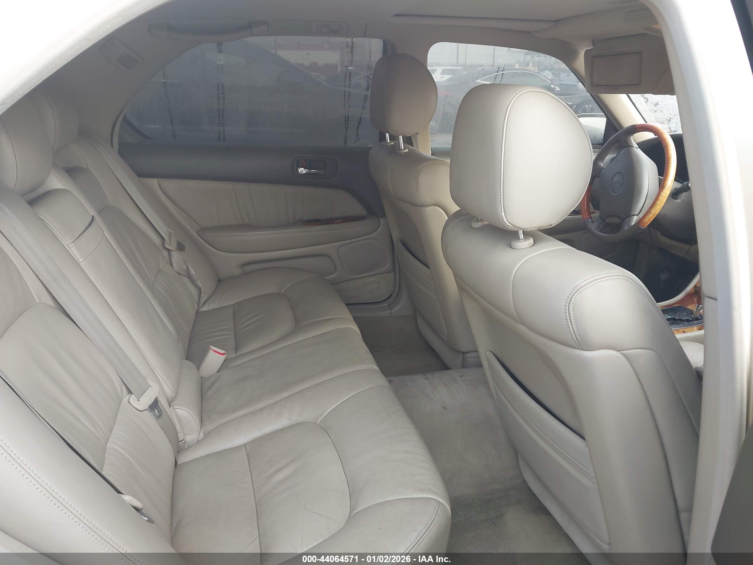 LEXUS LS image 8