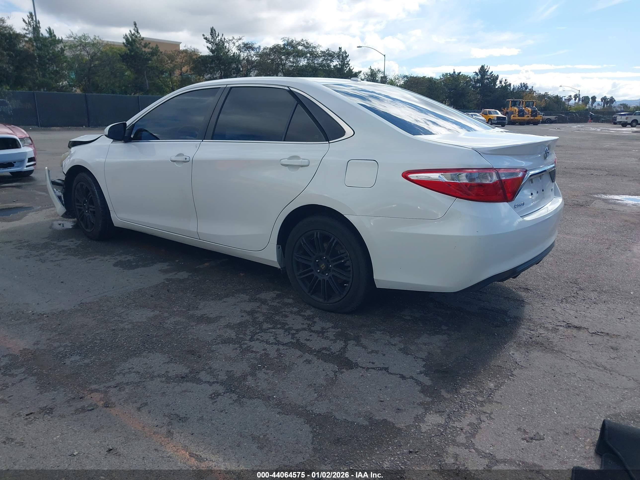 TOYOTA CAMRY image 3
