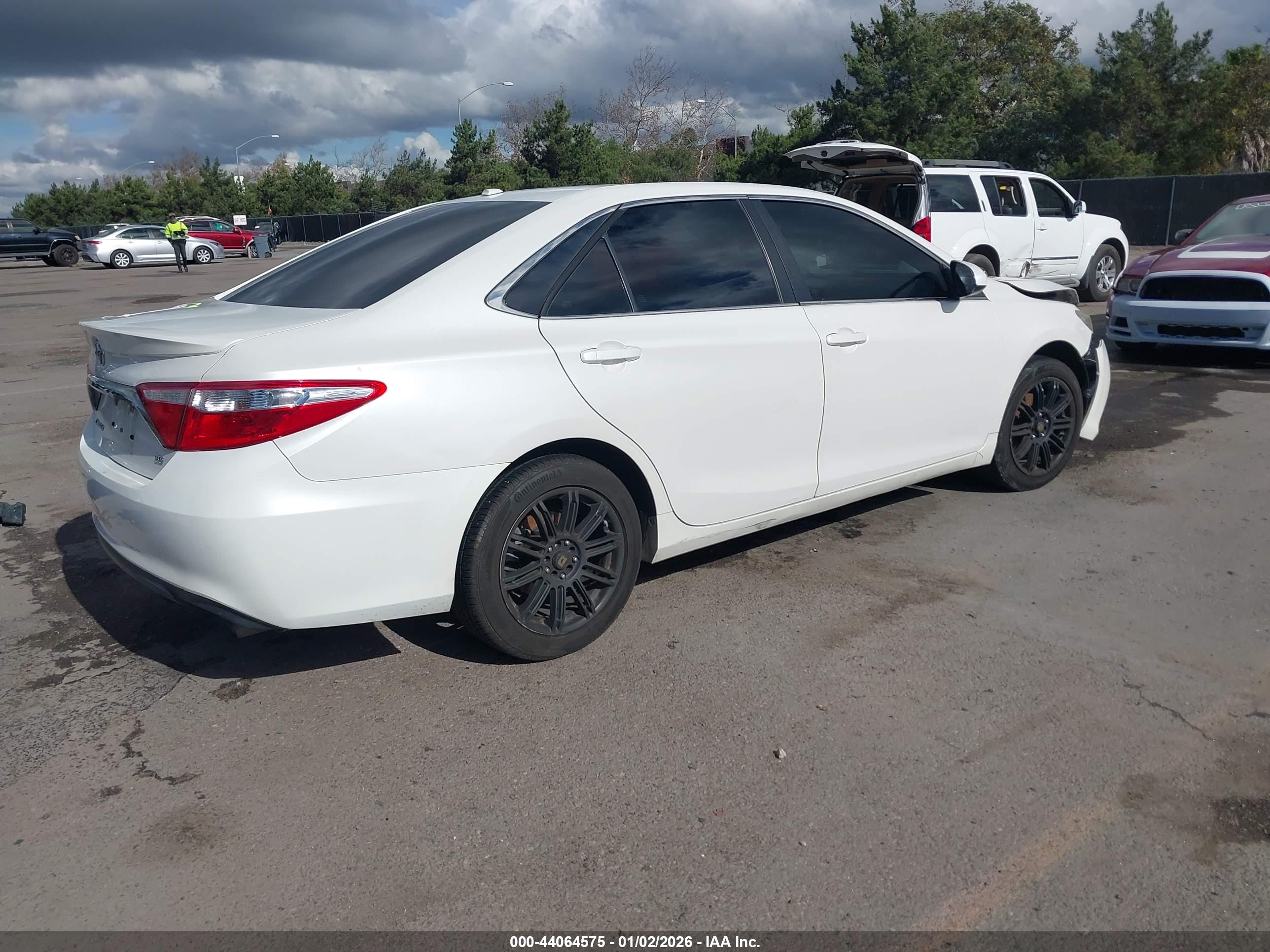 TOYOTA CAMRY image 4
