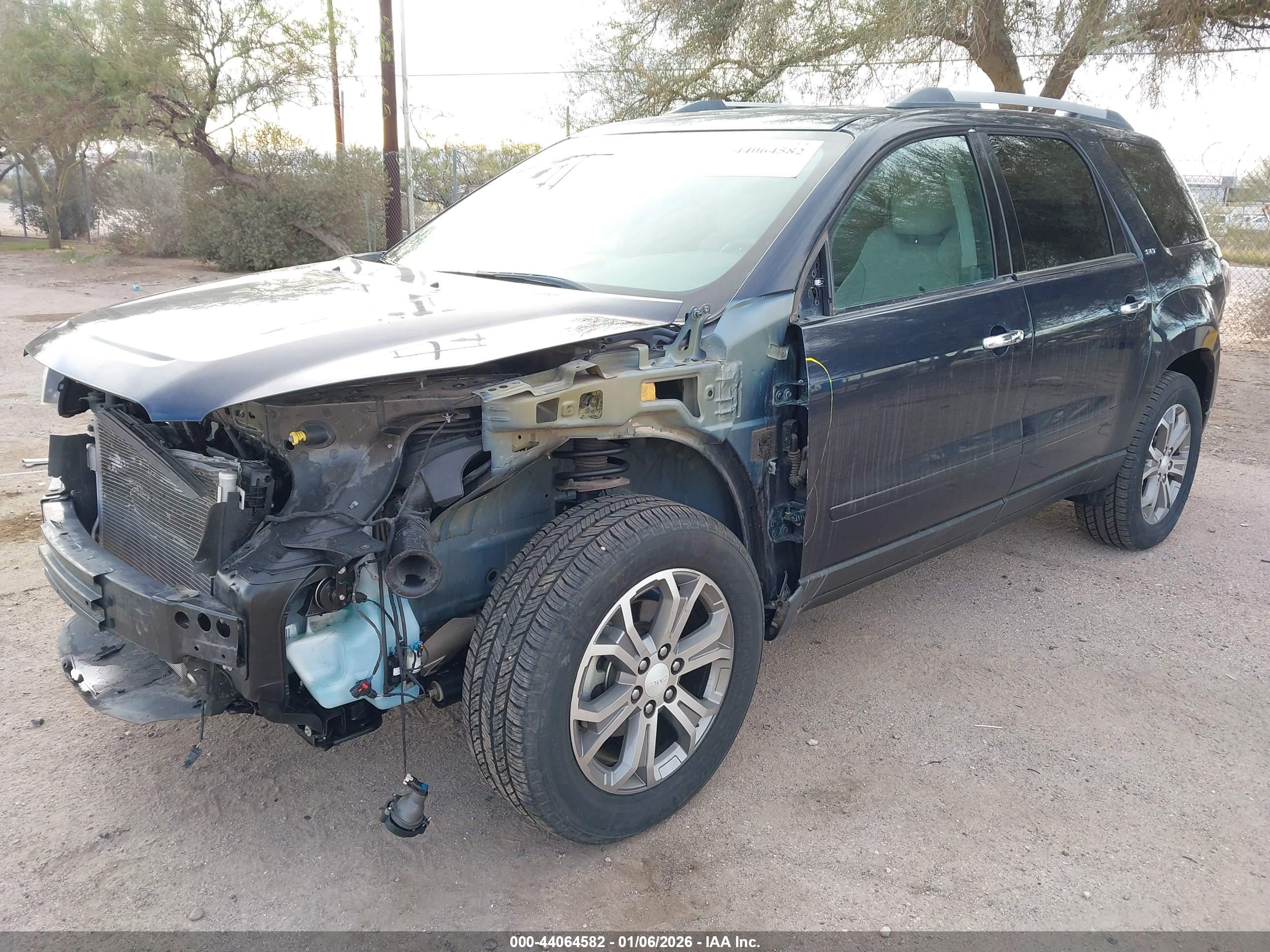 GMC ACADIA image 2