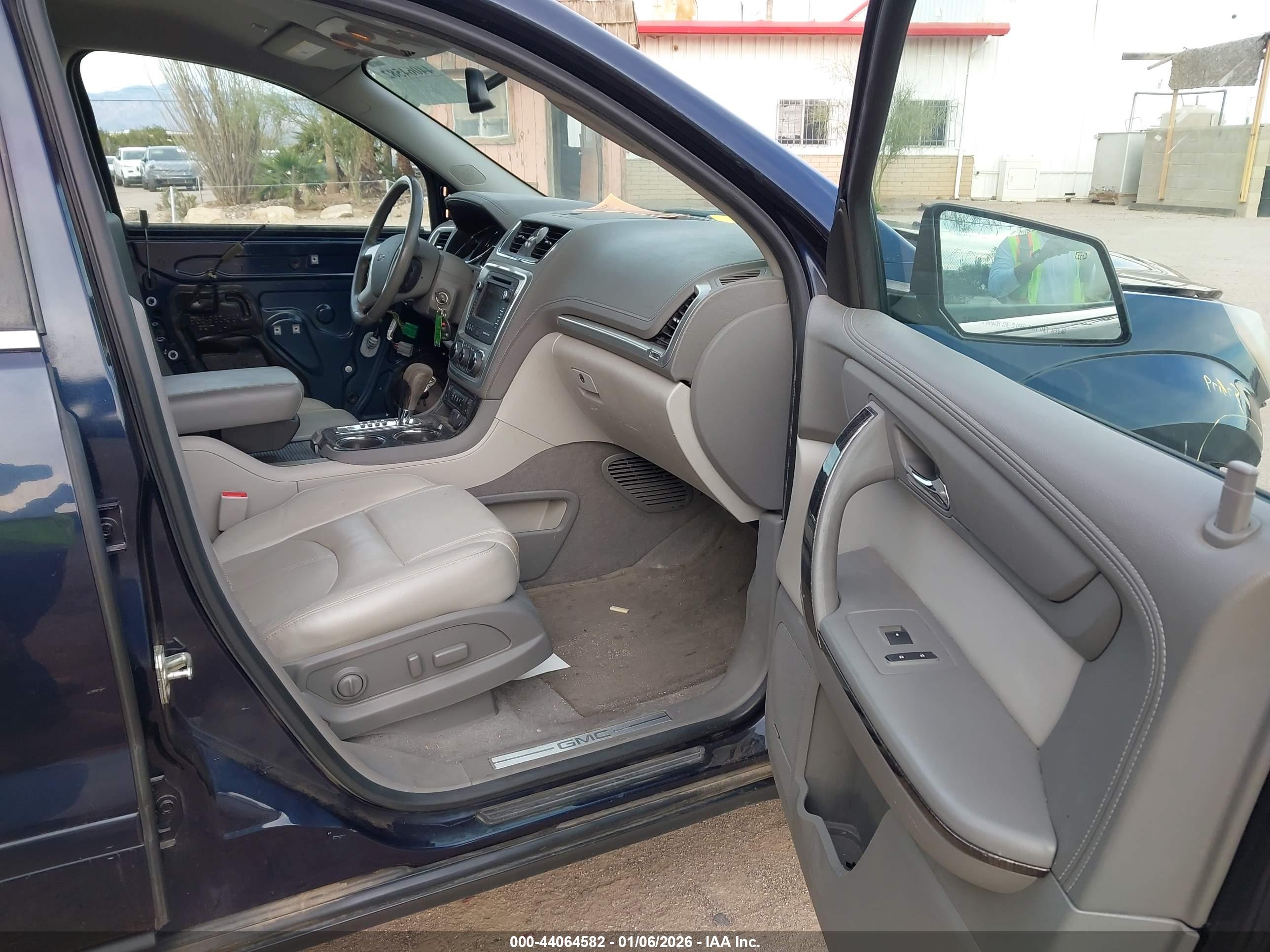 GMC ACADIA image 5