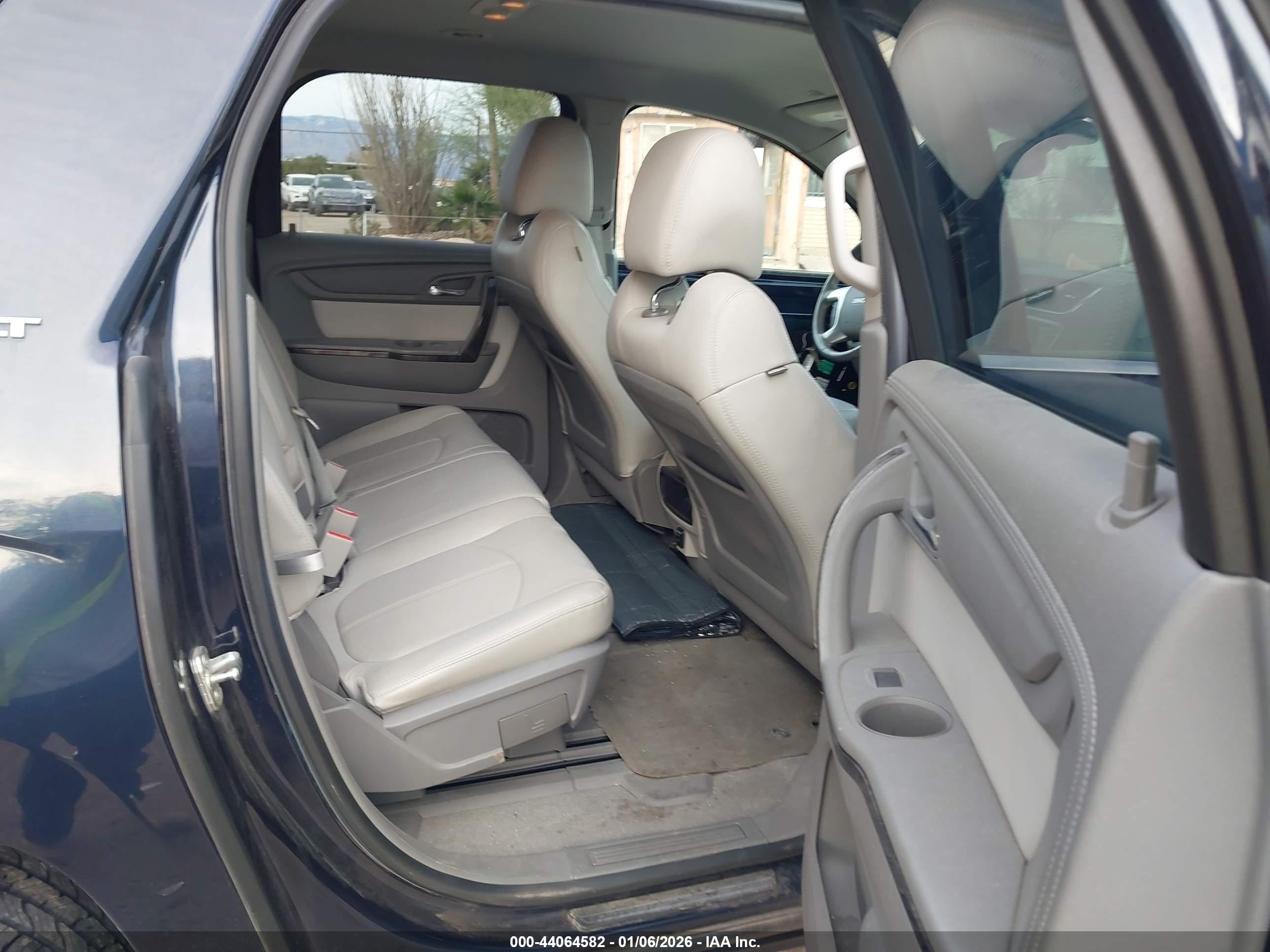 GMC ACADIA image 8