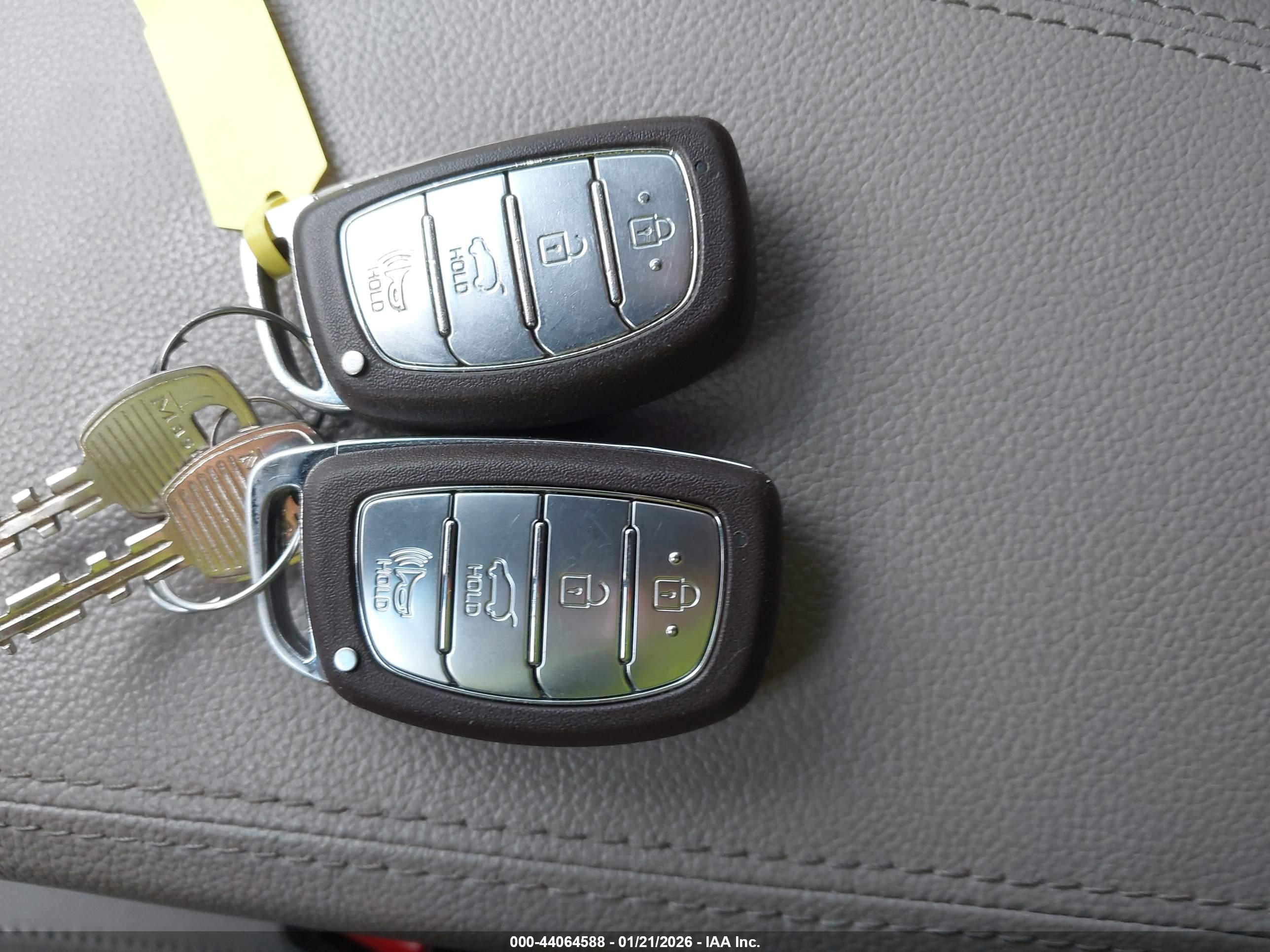 HYUNDAI TUCSON image 11