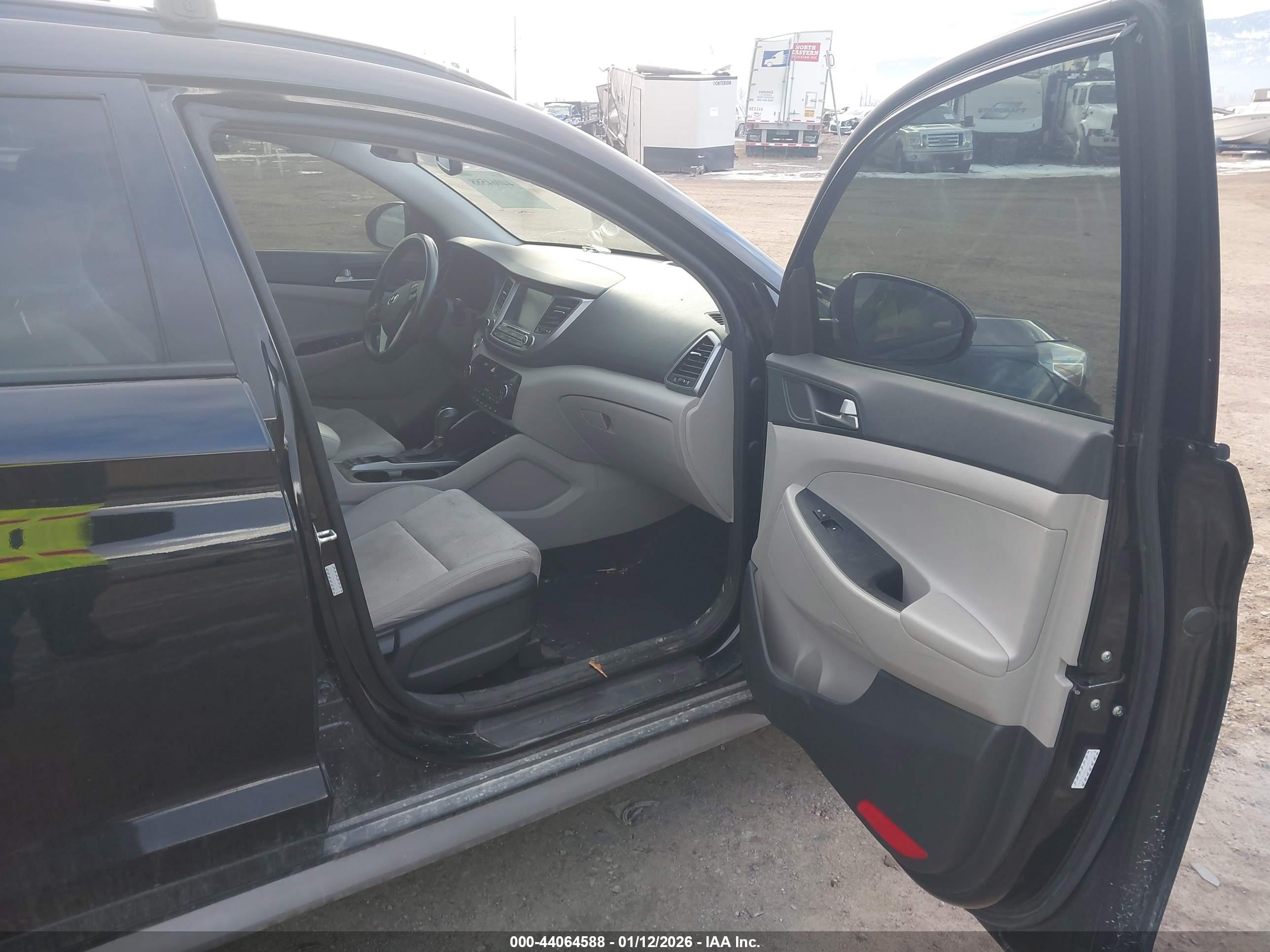 HYUNDAI TUCSON image 5
