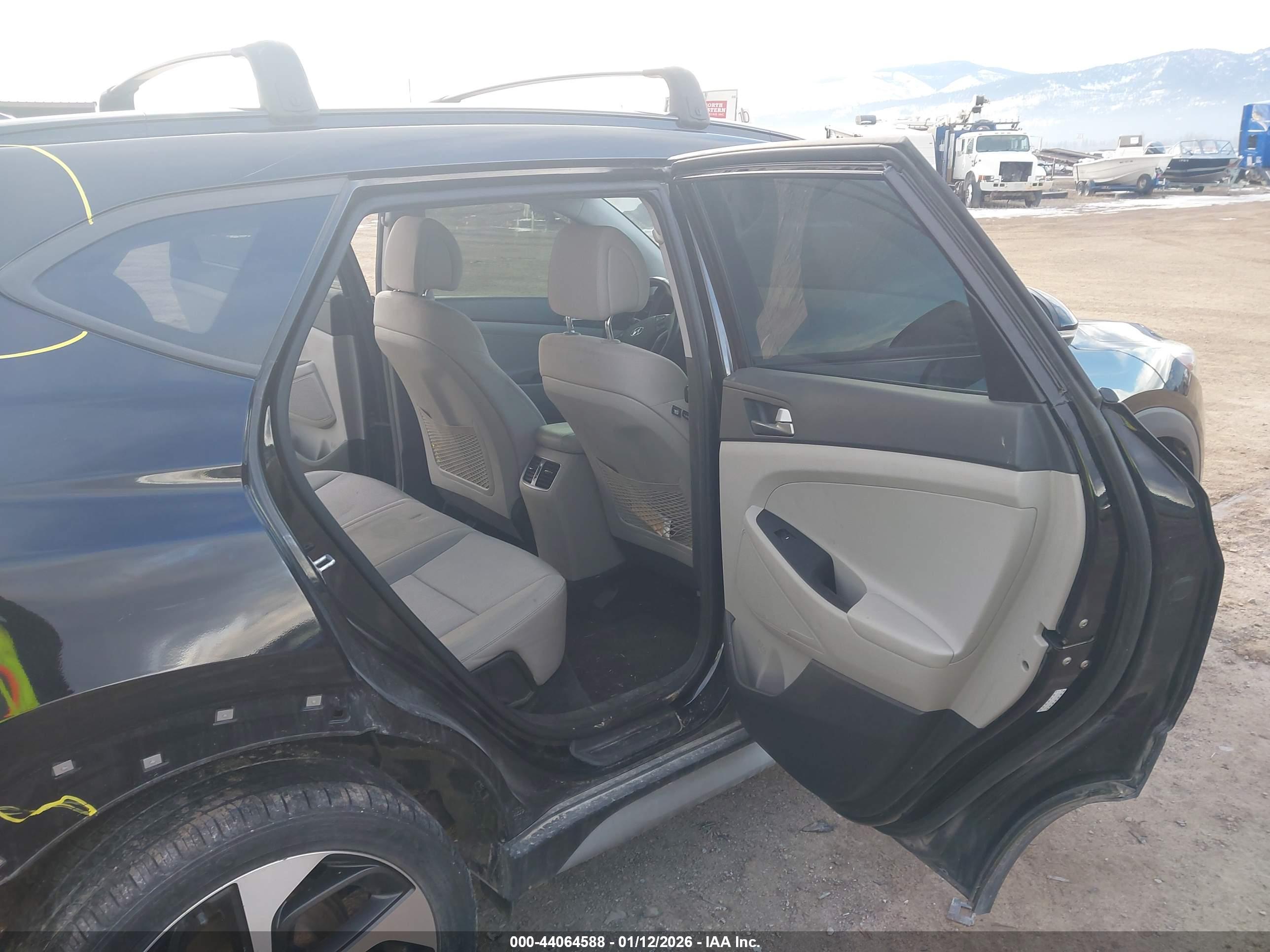 HYUNDAI TUCSON image 8