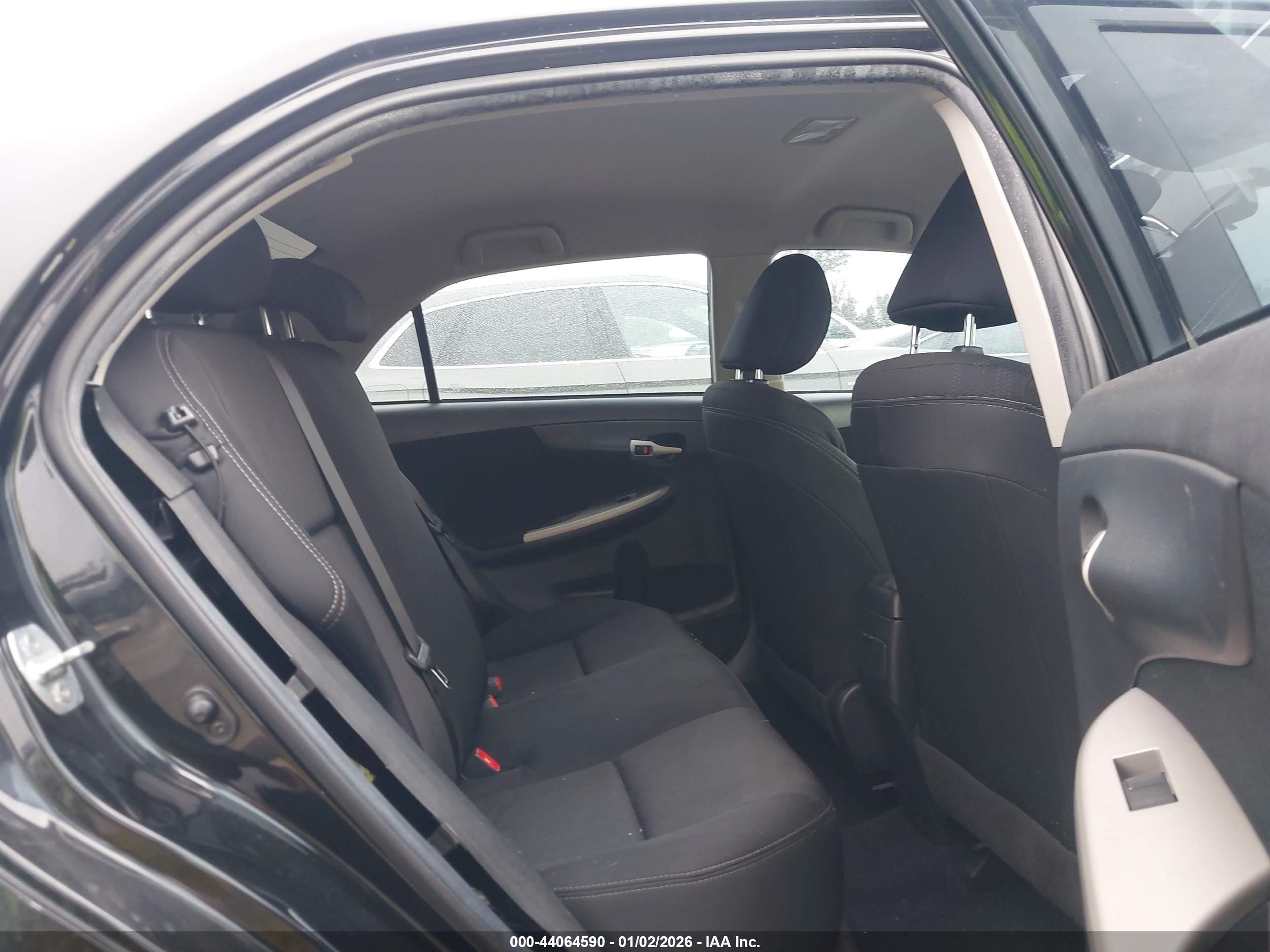 TOYOTA COROLLA image 8