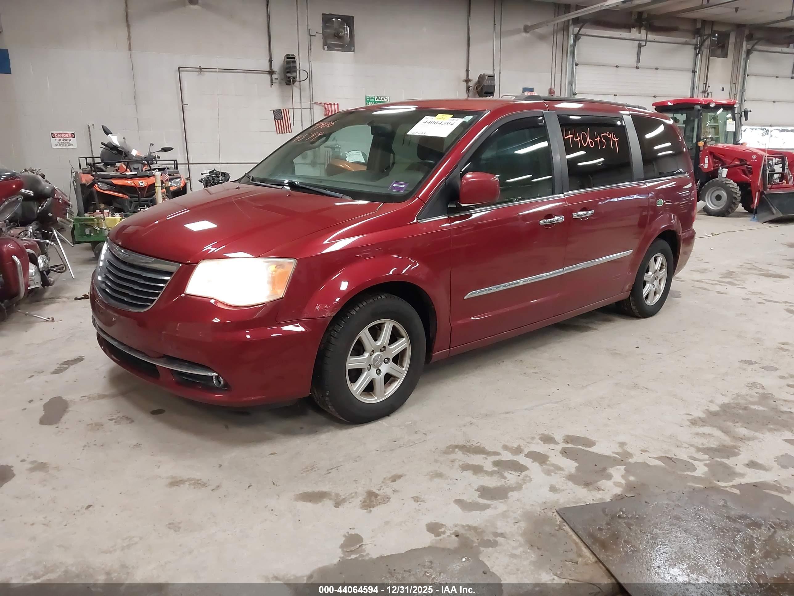 CHRYSLER TOWN image 2