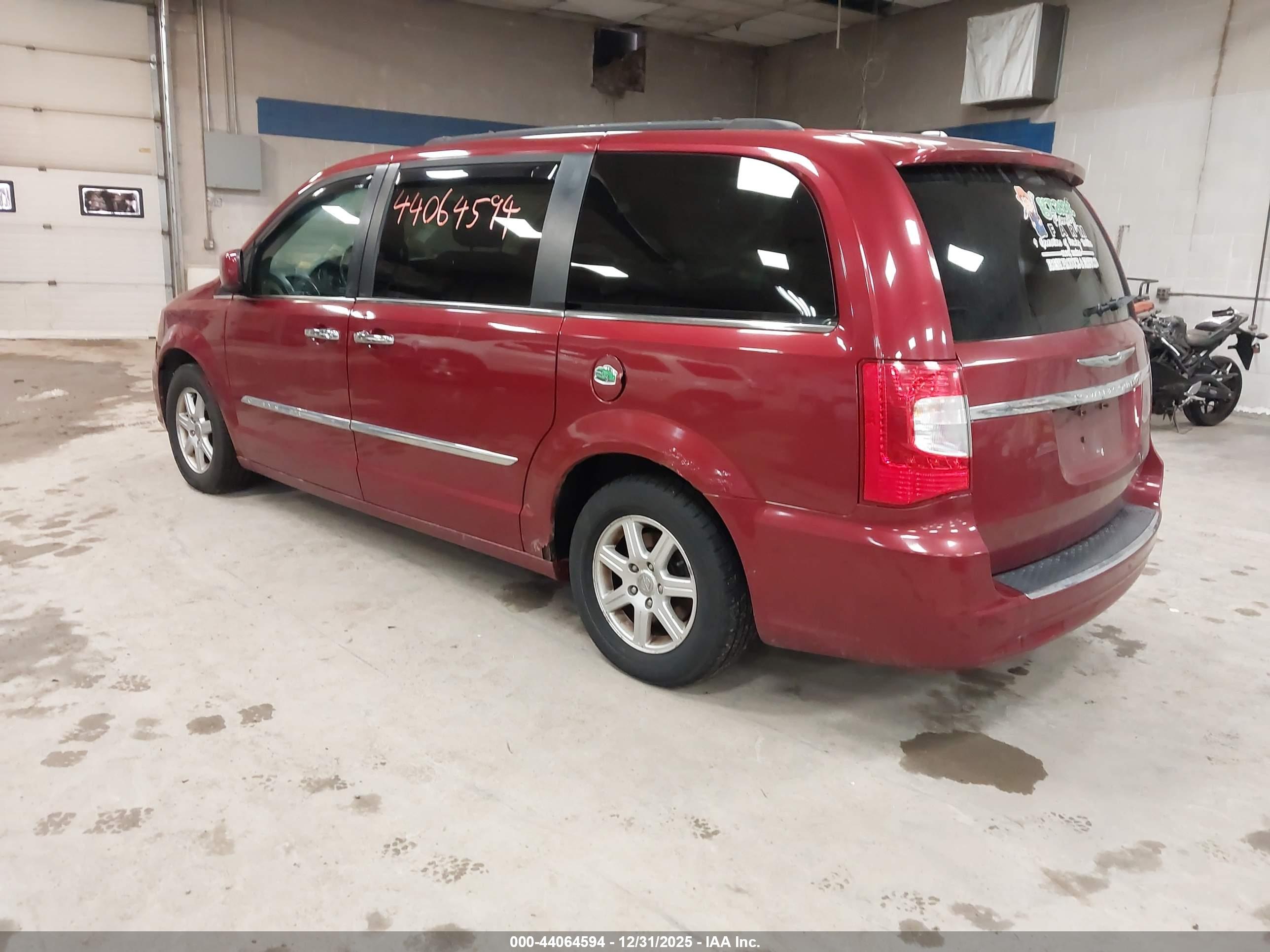 CHRYSLER TOWN image 3