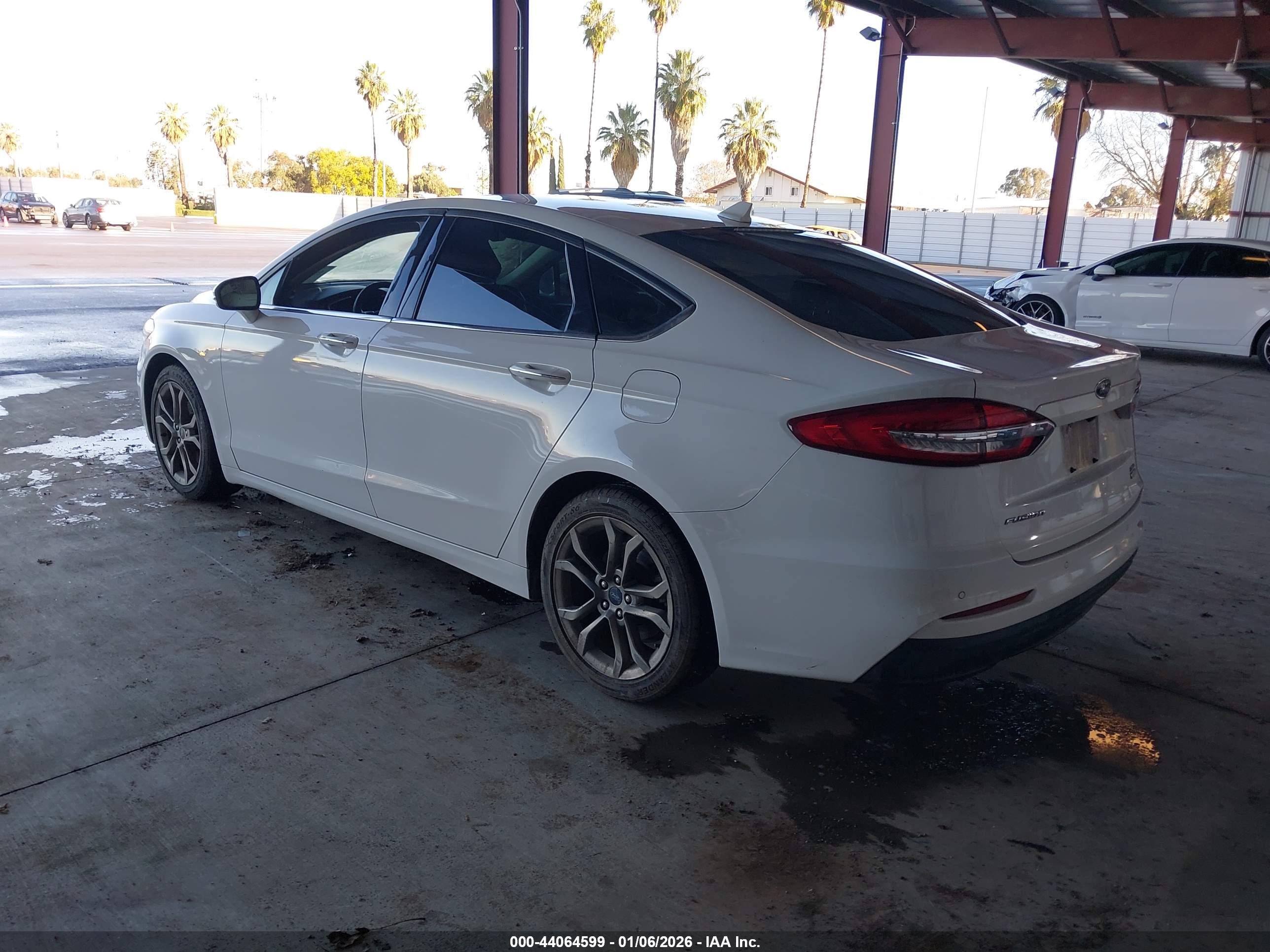 FORD FUSION image 3