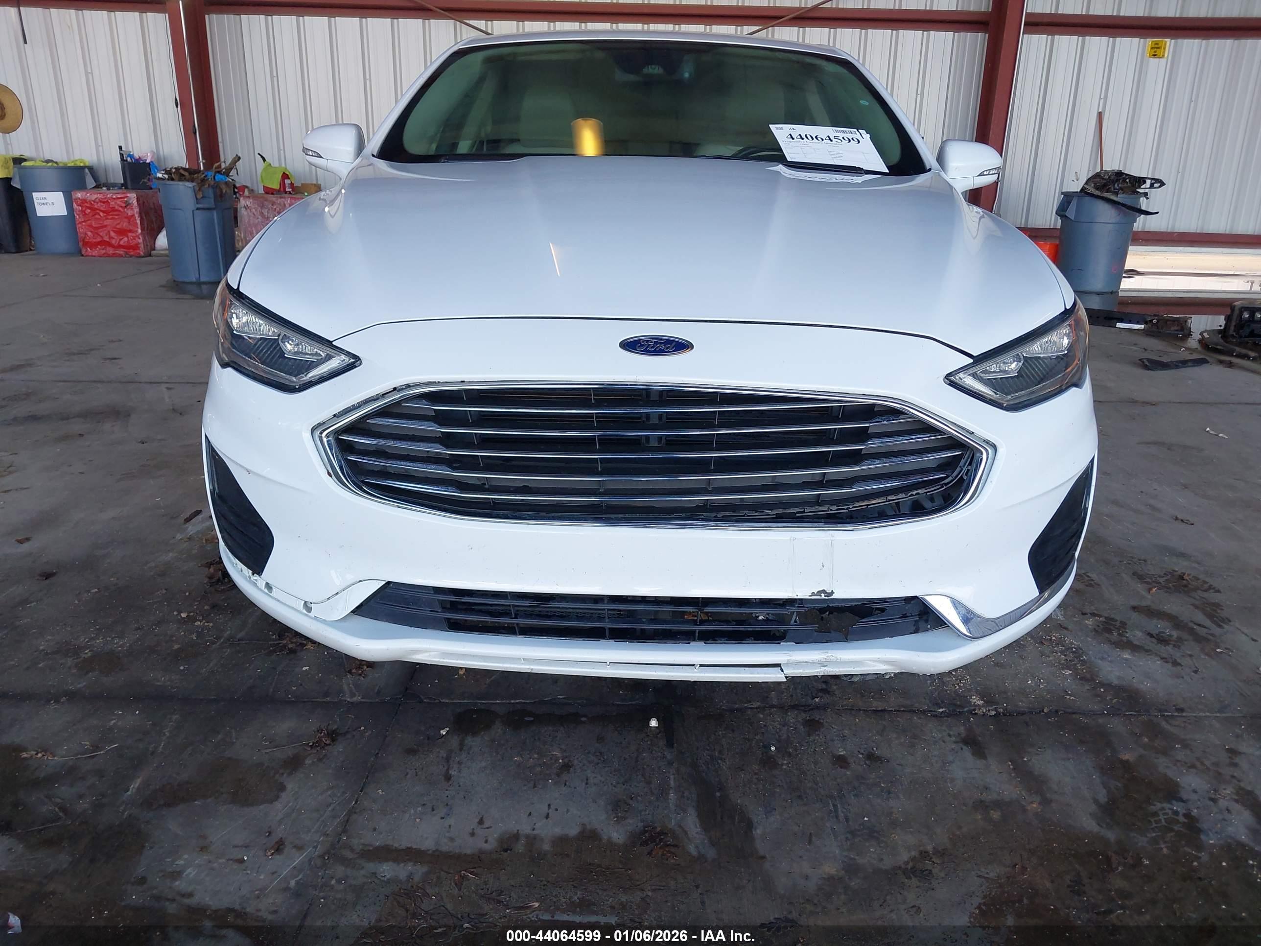 FORD FUSION image 6