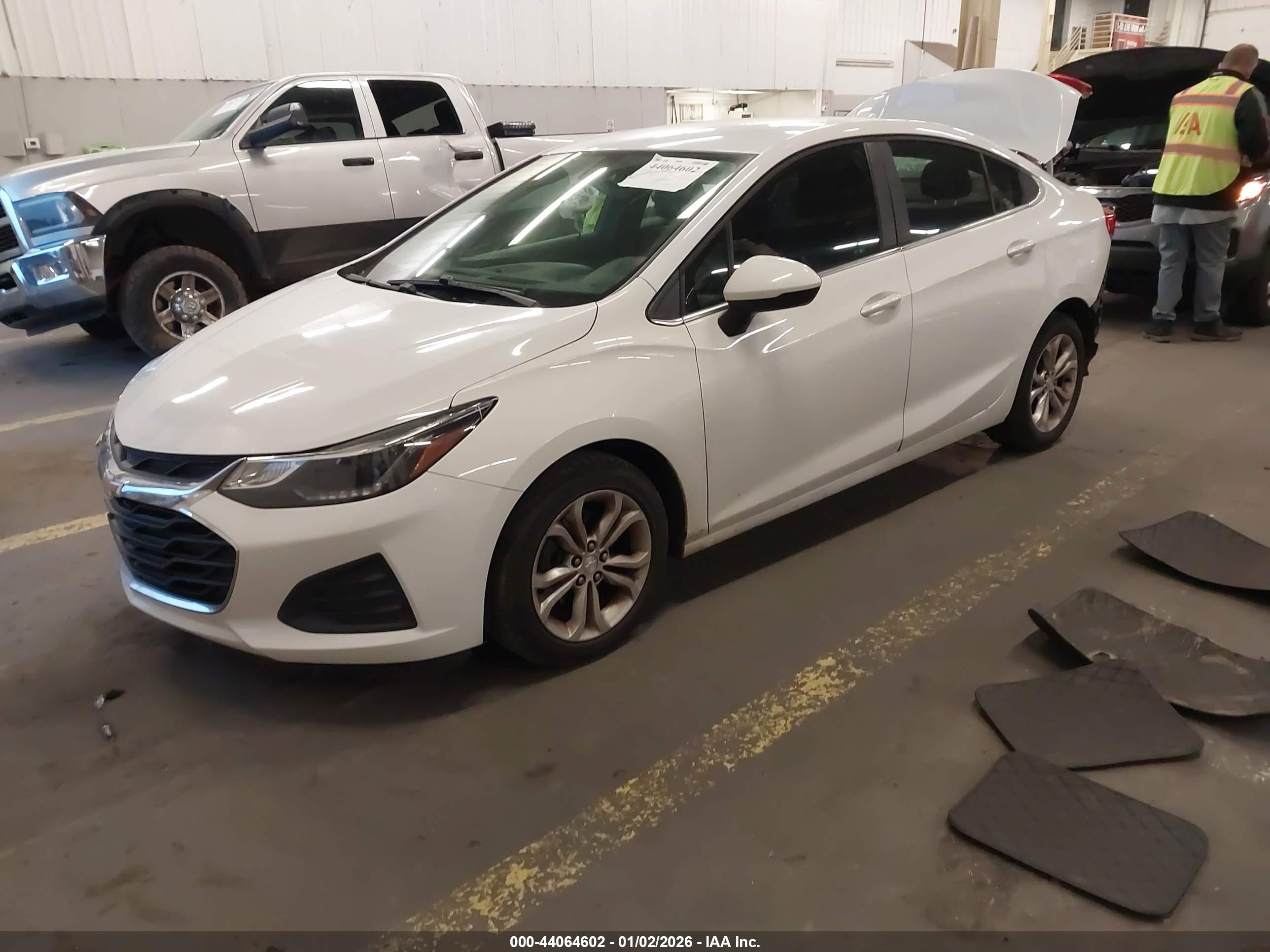 CHEVROLET CRUZE image 2