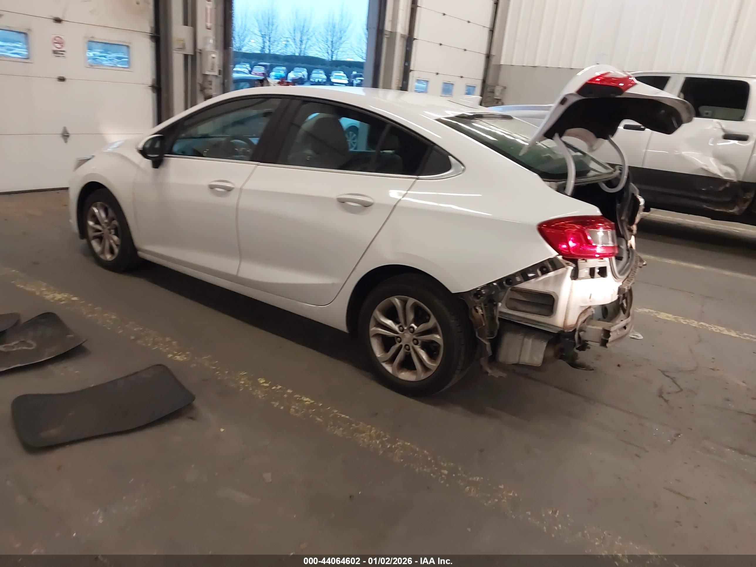 CHEVROLET CRUZE image 3