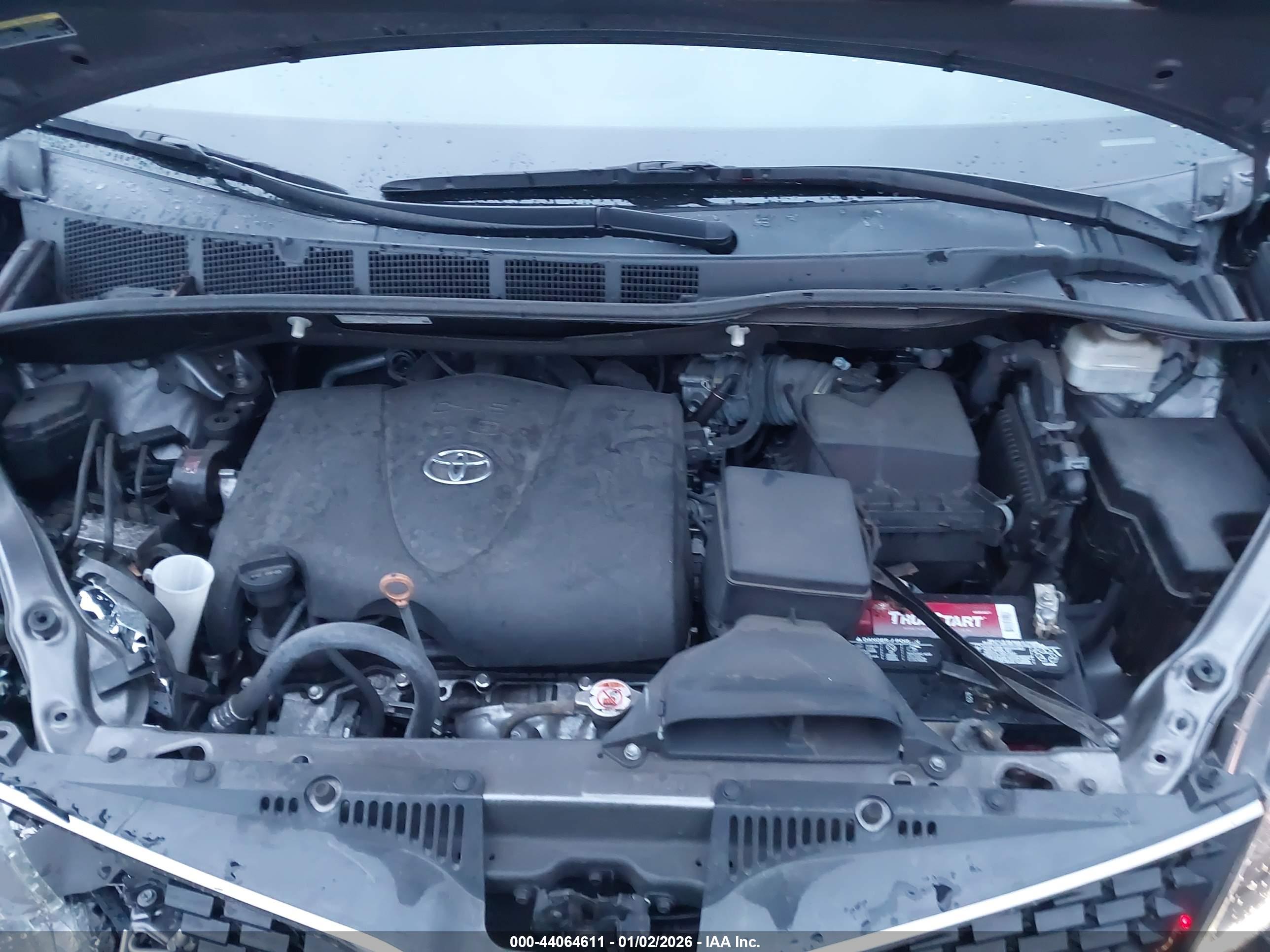 TOYOTA SIENNA image 10