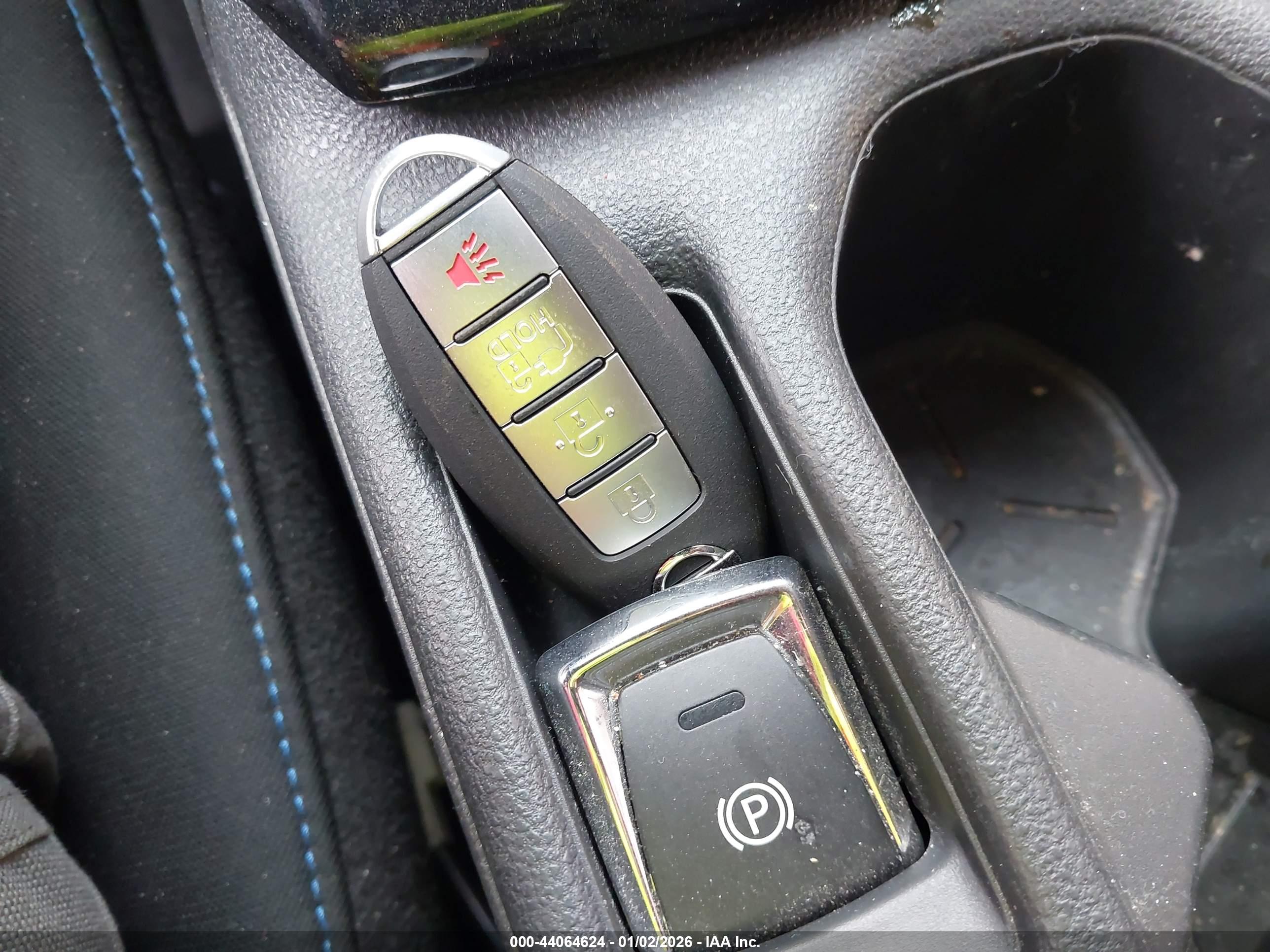 NISSAN LEAF image 11