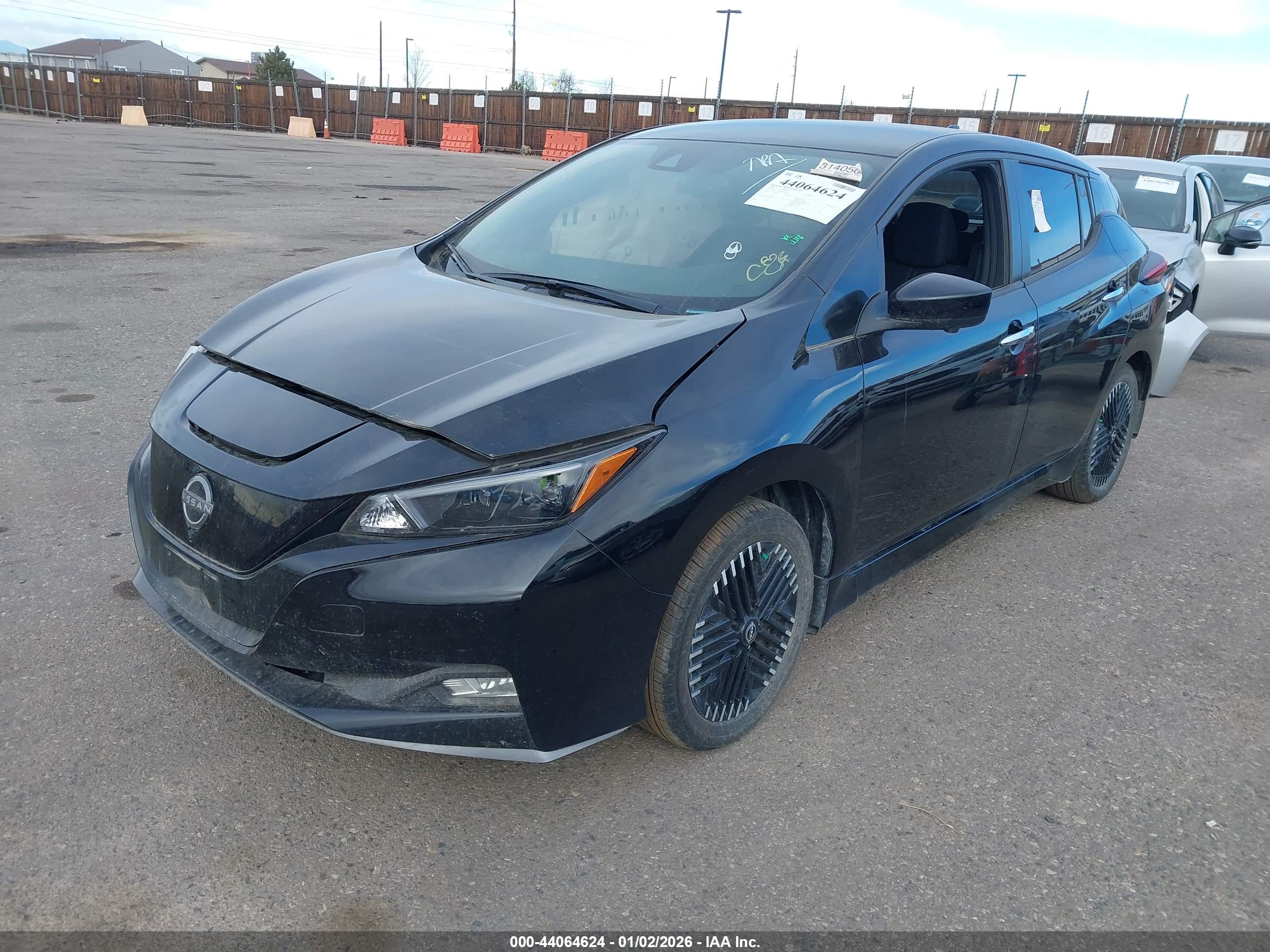 NISSAN LEAF image 2