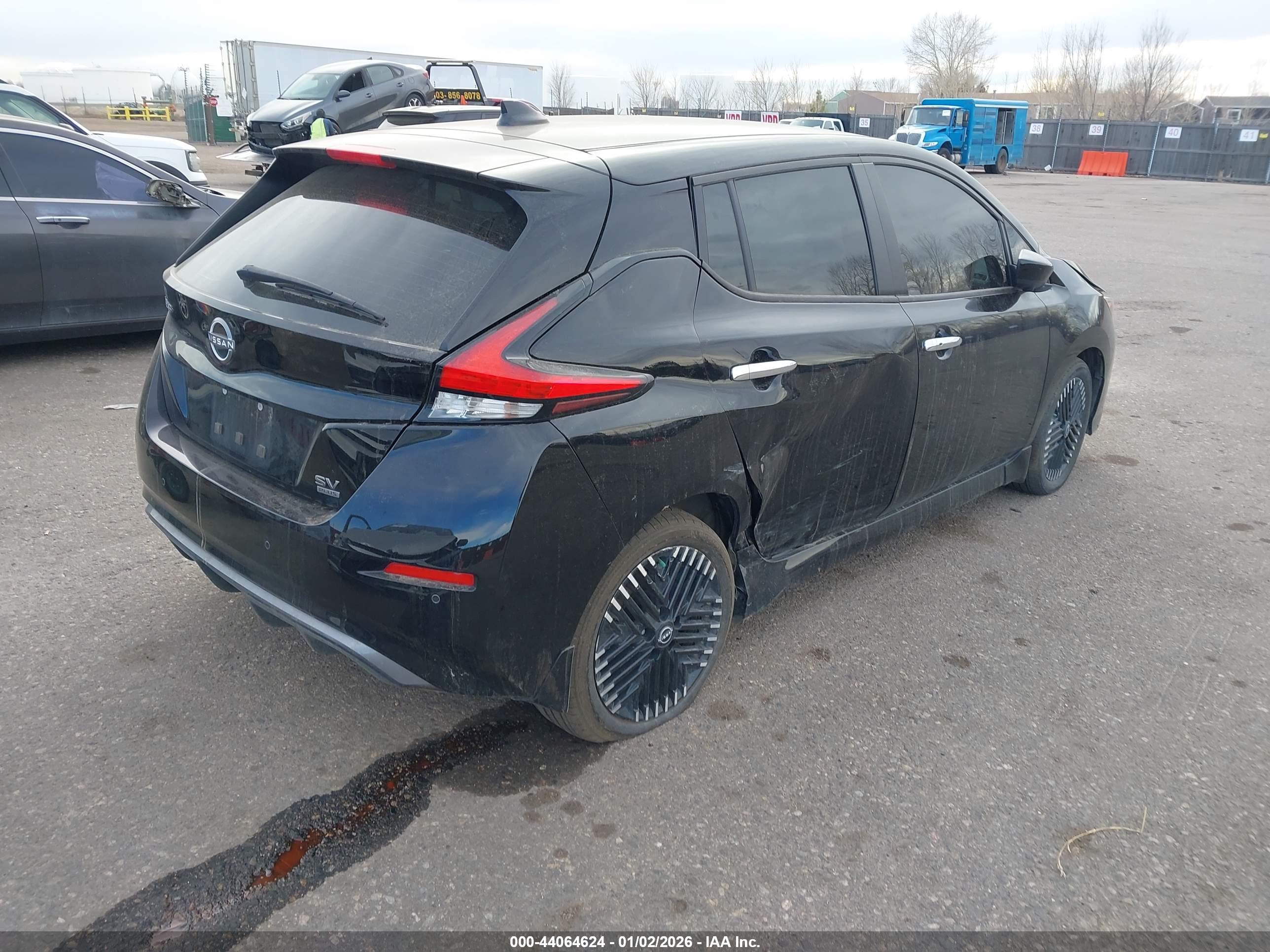 NISSAN LEAF image 4
